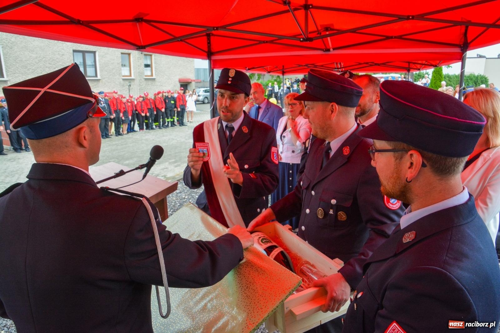 Zdjęcie w galerii na portalu naszraciborz.pl: Taki prezent na strażackie urodziny zdarza się rzadko. OSP Krzanowice świętuje 135-lecie [FOTO i WIDEO] wiadomości z regionu