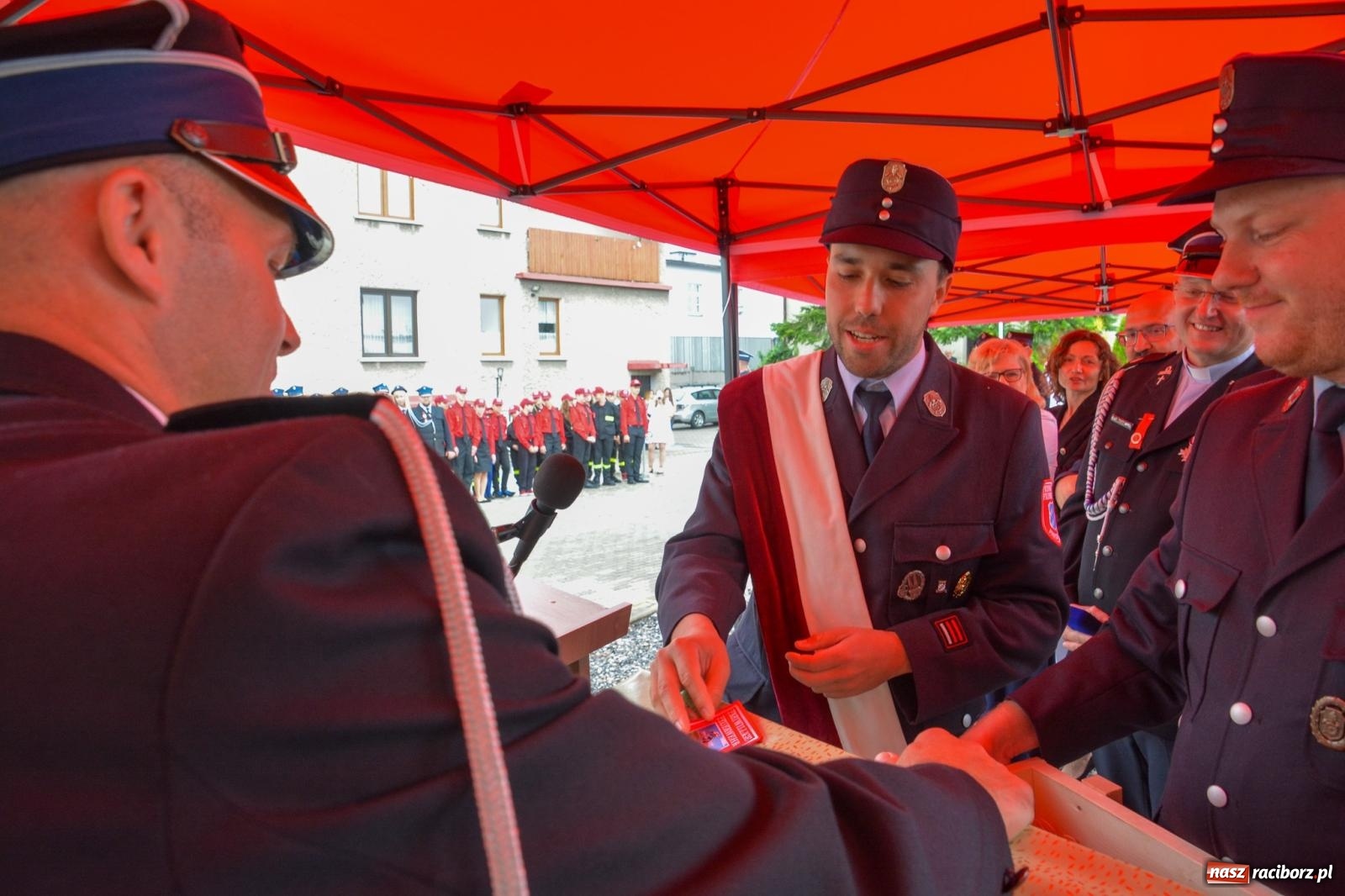 Zdjęcie w galerii na portalu naszraciborz.pl: Taki prezent na strażackie urodziny zdarza się rzadko. OSP Krzanowice świętuje 135-lecie [FOTO i WIDEO] wiadomości z regionu