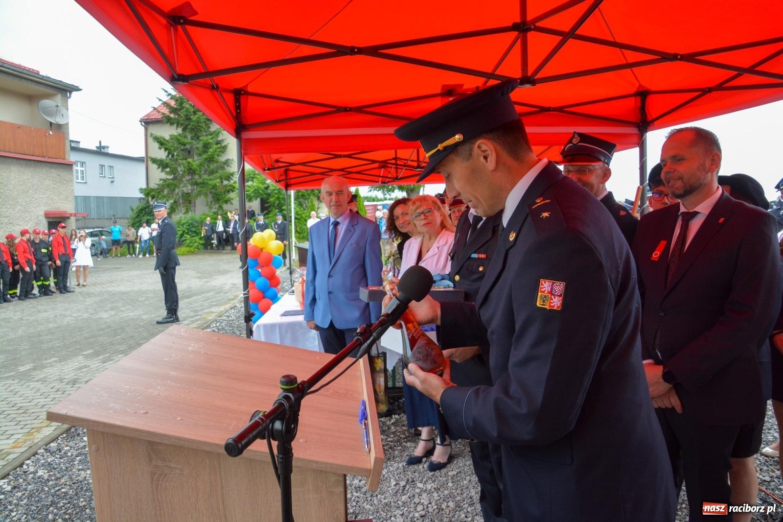 Zdjęcie w galerii na portalu naszraciborz.pl: Taki prezent na strażackie urodziny zdarza się rzadko. OSP Krzanowice świętuje 135-lecie [FOTO i WIDEO] wiadomości z regionu