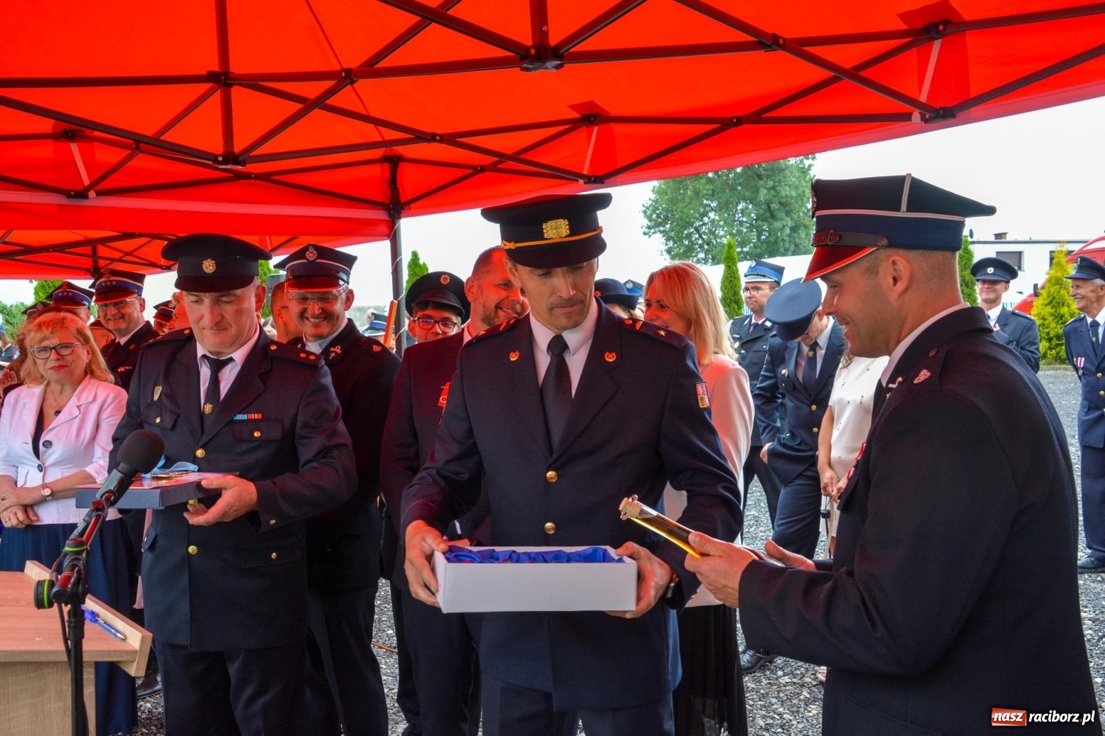 Zdjęcie w galerii na portalu naszraciborz.pl: Taki prezent na strażackie urodziny zdarza się rzadko. OSP Krzanowice świętuje 135-lecie [FOTO i WIDEO] wiadomości z regionu