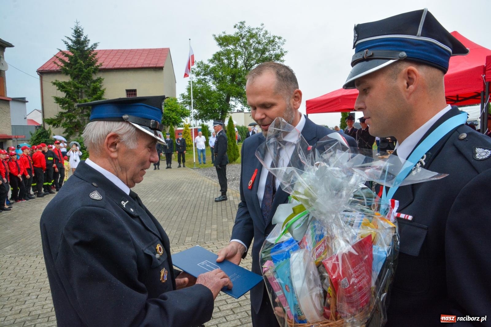 Zdjęcie w galerii na portalu naszraciborz.pl: Taki prezent na strażackie urodziny zdarza się rzadko. OSP Krzanowice świętuje 135-lecie [FOTO i WIDEO] wiadomości z regionu