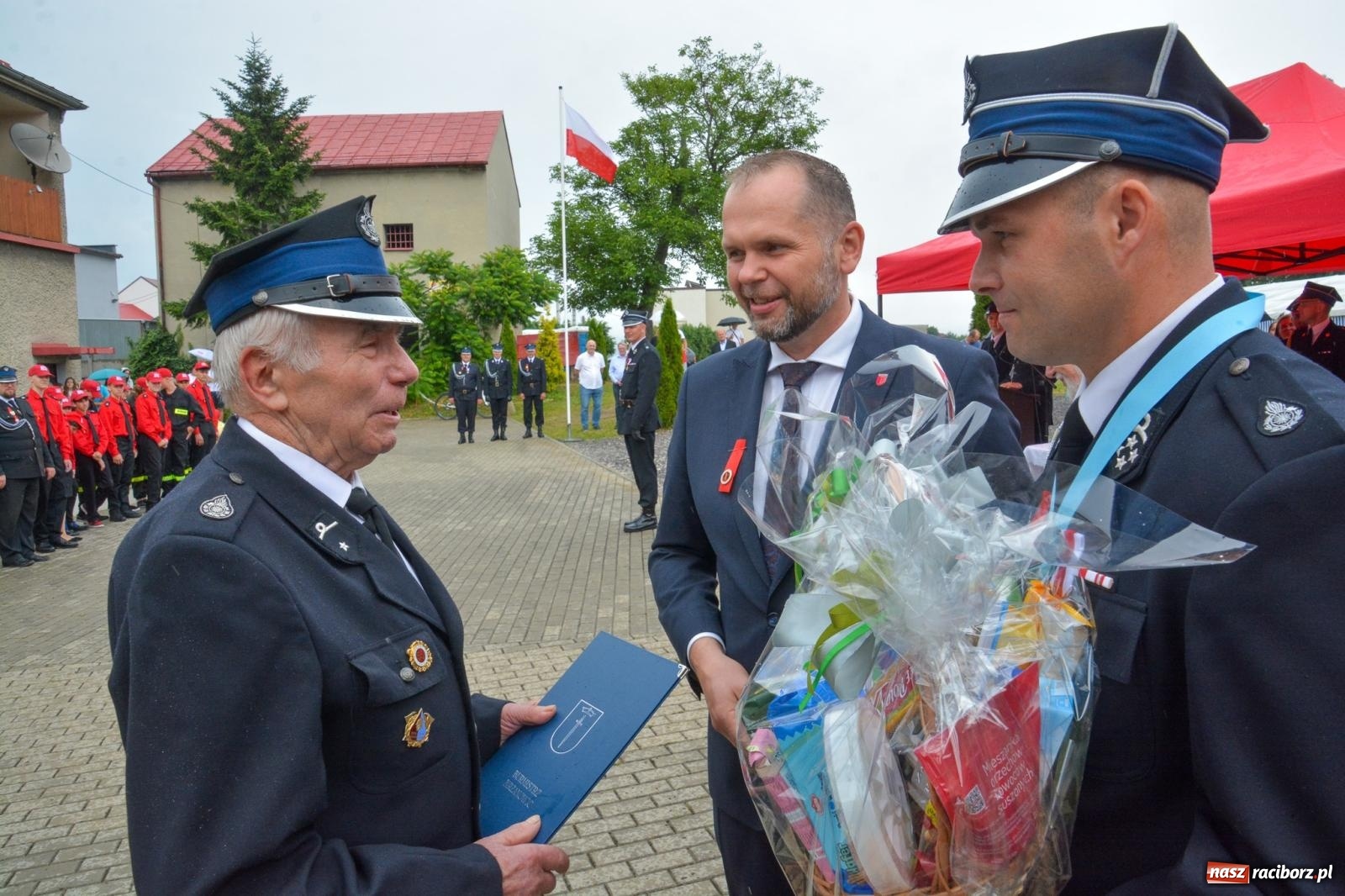 Zdjęcie w galerii na portalu naszraciborz.pl: Taki prezent na strażackie urodziny zdarza się rzadko. OSP Krzanowice świętuje 135-lecie [FOTO i WIDEO] wiadomości z regionu