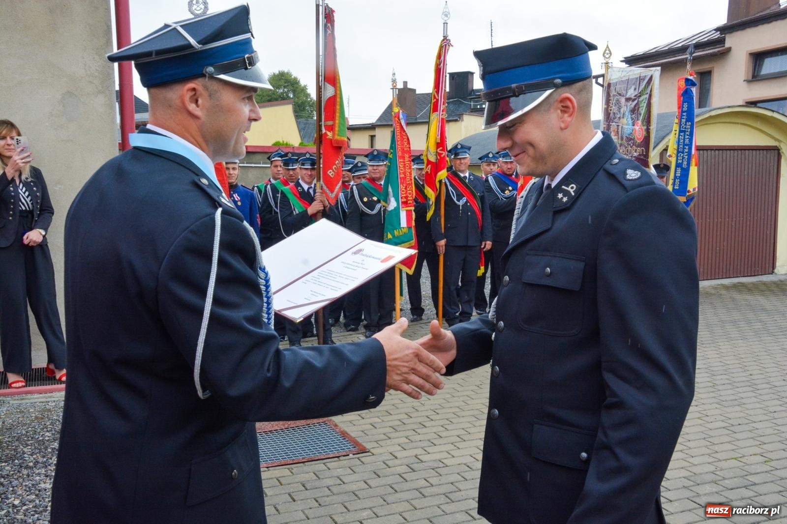 Zdjęcie w galerii na portalu naszraciborz.pl: Taki prezent na strażackie urodziny zdarza się rzadko. OSP Krzanowice świętuje 135-lecie [FOTO i WIDEO] wiadomości z regionu