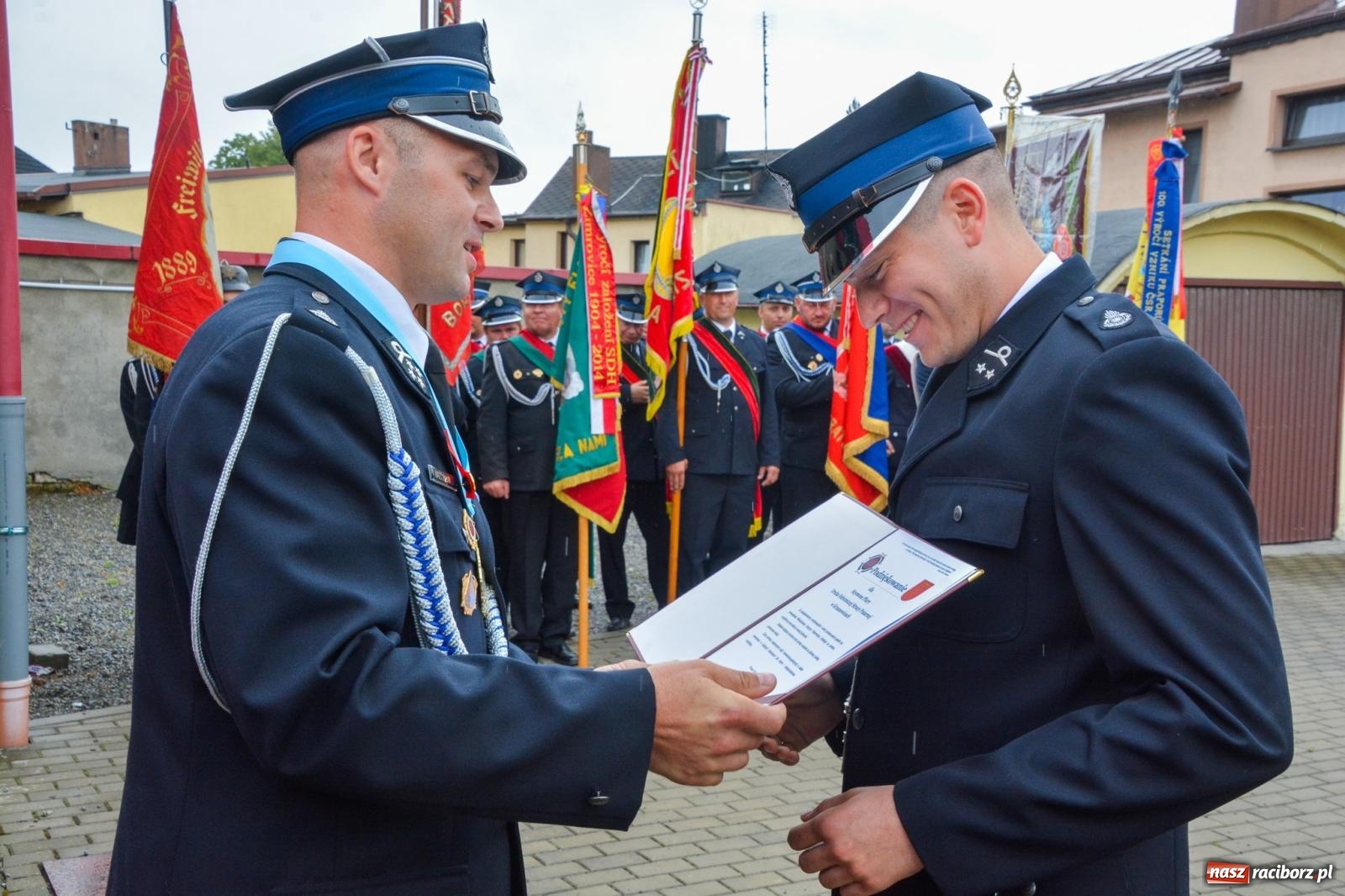 Zdjęcie w galerii na portalu naszraciborz.pl: Taki prezent na strażackie urodziny zdarza się rzadko. OSP Krzanowice świętuje 135-lecie [FOTO i WIDEO] wiadomości z regionu