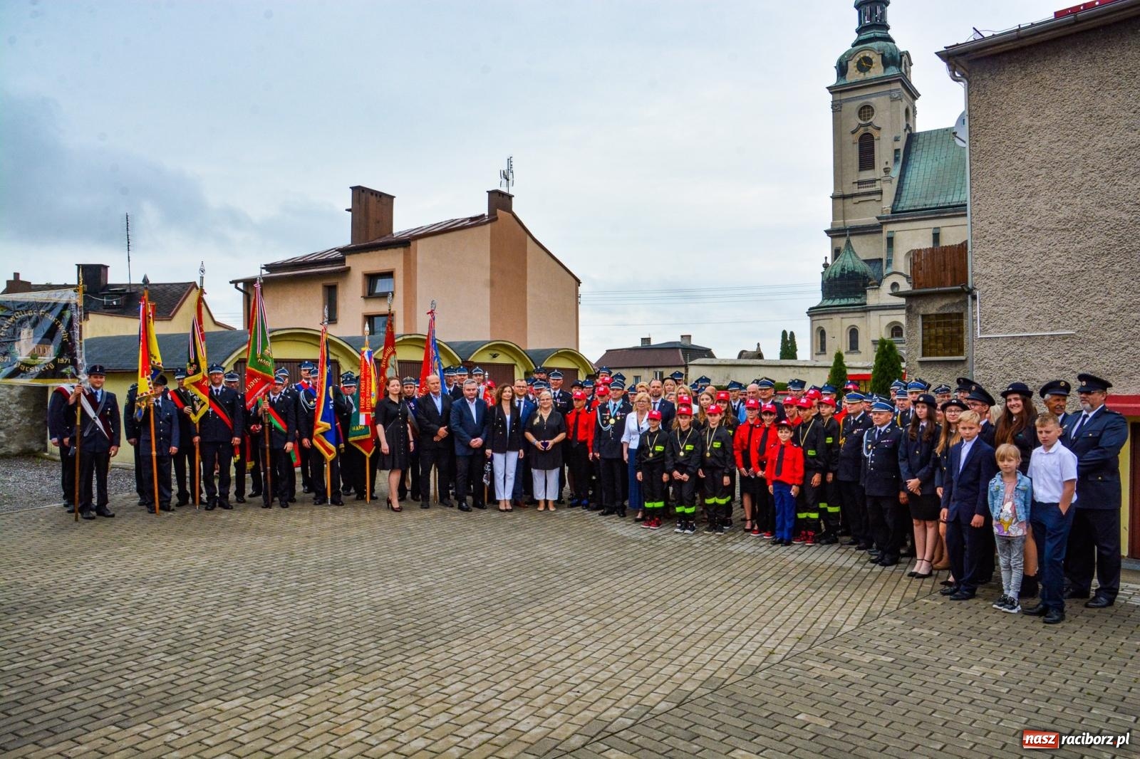 Zdjęcie w galerii na portalu naszraciborz.pl: Taki prezent na strażackie urodziny zdarza się rzadko. OSP Krzanowice świętuje 135-lecie [FOTO i WIDEO] wiadomości z regionu