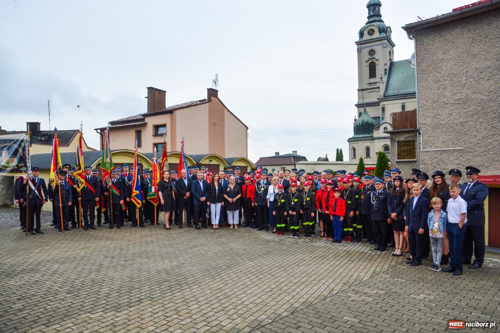 Zdjęcie w galerii na portalu naszraciborz.pl: Taki prezent na strażackie urodziny zdarza się rzadko. OSP Krzanowice świętuje 135-lecie [FOTO i WIDEO] wiadomości z regionu