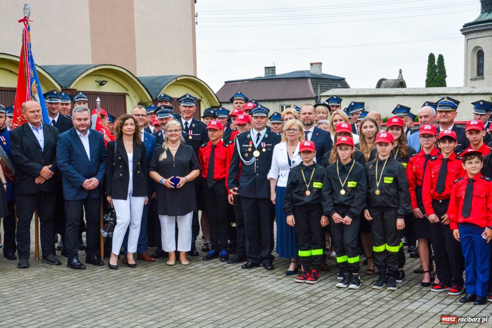 Zdjęcie w galerii na portalu naszraciborz.pl: Taki prezent na strażackie urodziny zdarza się rzadko. OSP Krzanowice świętuje 135-lecie [FOTO i WIDEO] wiadomości z regionu