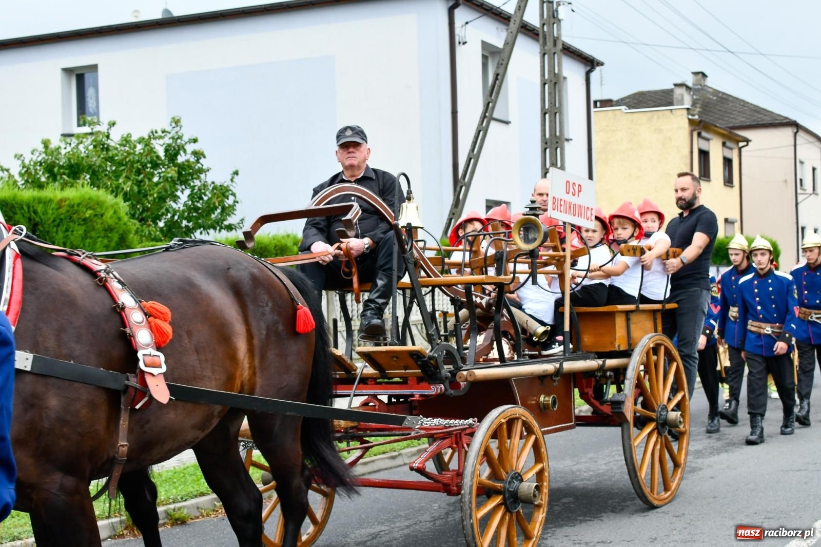 Zdjęcie w galerii na portalu naszraciborz.pl: Tworków z pucharem wójta Krzyżanowic na zawodach w Bieńkowicach wiadomości z regionu