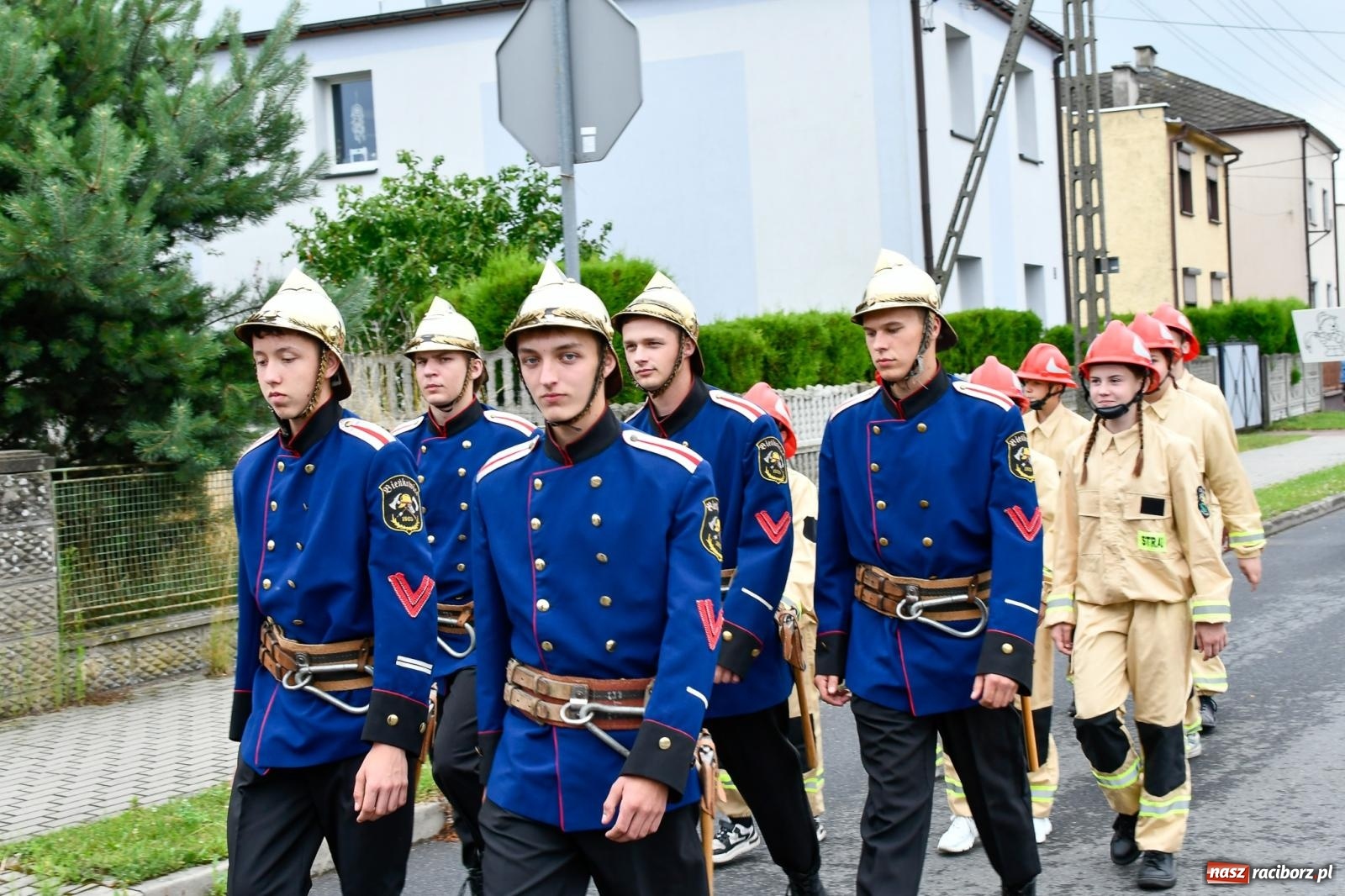 Zdjęcie w galerii na portalu naszraciborz.pl: Tworków z pucharem wójta Krzyżanowic na zawodach w Bieńkowicach wiadomości z regionu