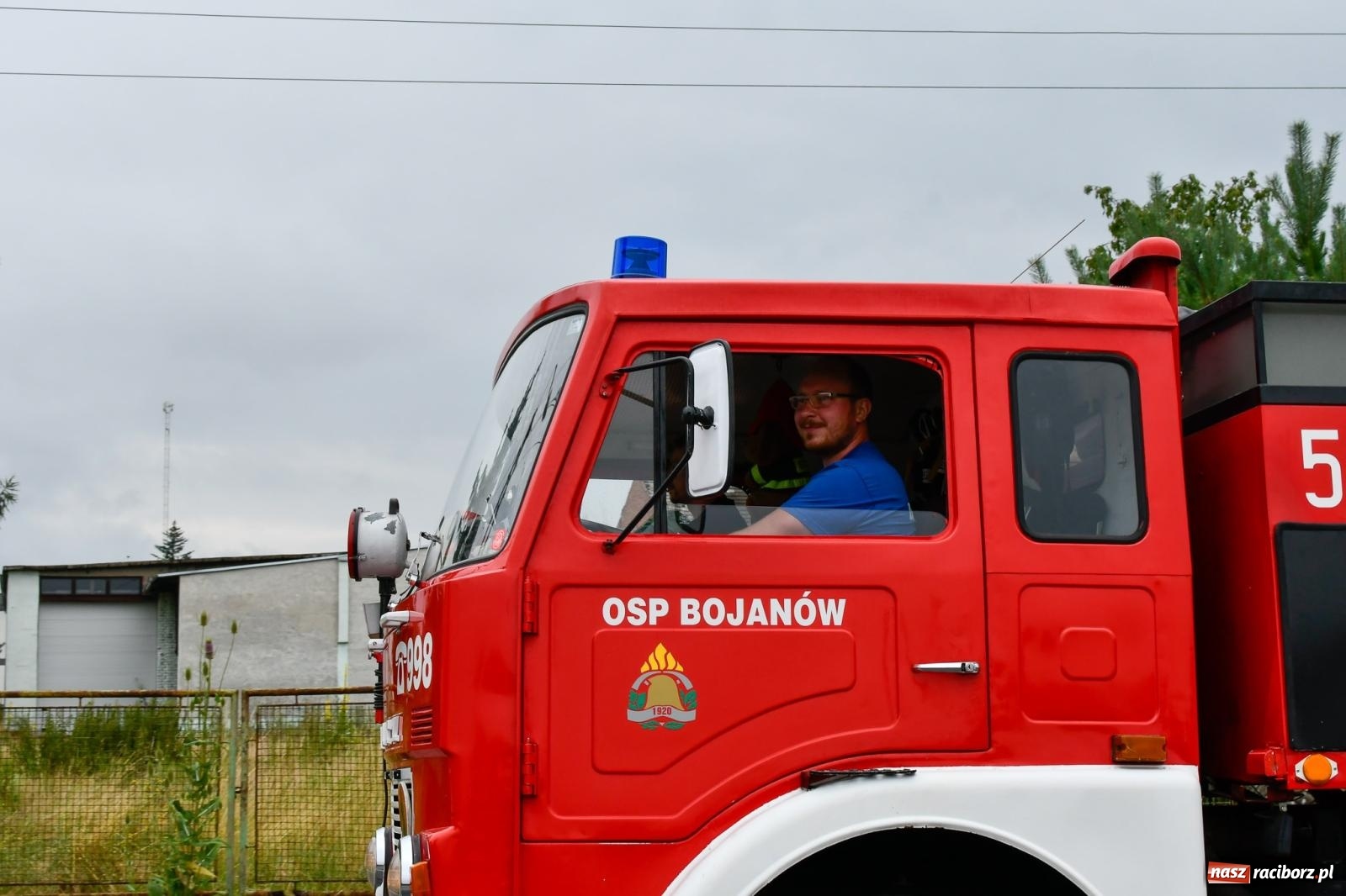 Zdjęcie w galerii na portalu naszraciborz.pl: Tworków z pucharem wójta Krzyżanowic na zawodach w Bieńkowicach wiadomości z regionu