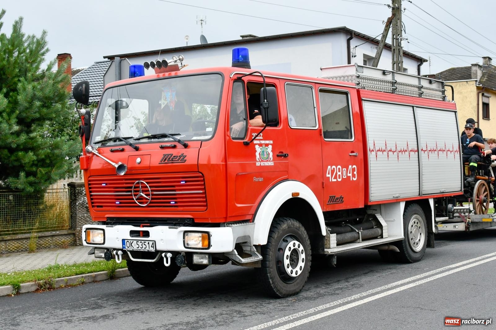 Zdjęcie w galerii na portalu naszraciborz.pl: Tworków z pucharem wójta Krzyżanowic na zawodach w Bieńkowicach wiadomości z regionu