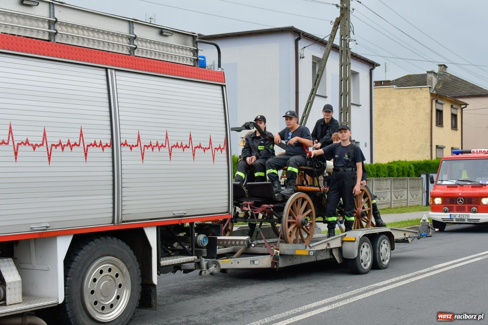 Zdjęcie w galerii na portalu naszraciborz.pl: Tworków z pucharem wójta Krzyżanowic na zawodach w Bieńkowicach wiadomości z regionu
