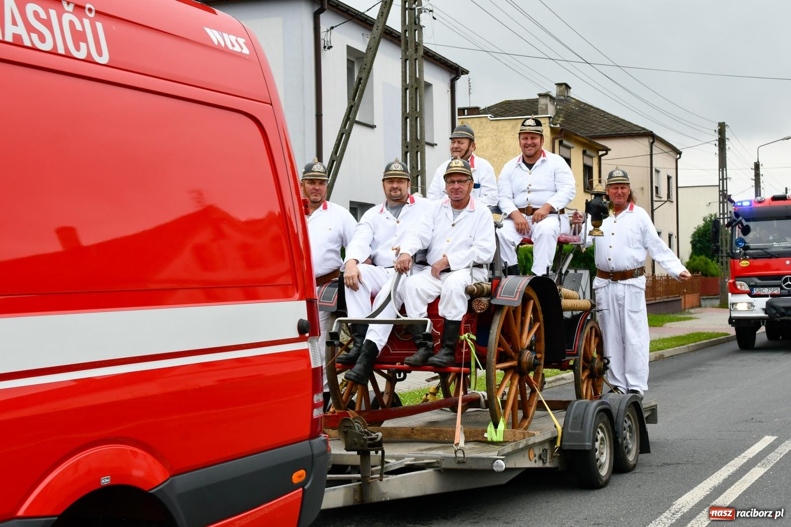 Zdjęcie w galerii na portalu naszraciborz.pl: Tworków z pucharem wójta Krzyżanowic na zawodach w Bieńkowicach wiadomości z regionu