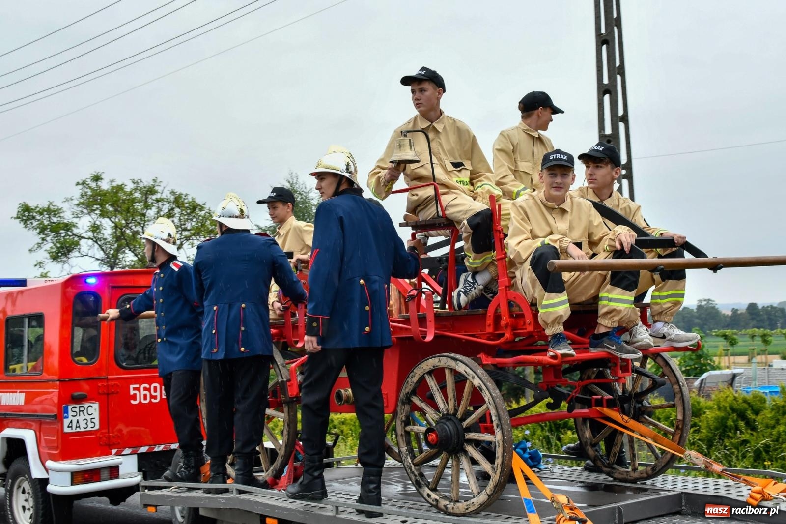 Zdjęcie w galerii na portalu naszraciborz.pl: Tworków z pucharem wójta Krzyżanowic na zawodach w Bieńkowicach wiadomości z regionu