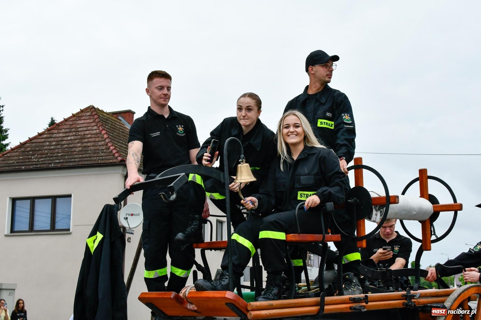 Zdjęcie w galerii na portalu naszraciborz.pl: Tworków z pucharem wójta Krzyżanowic na zawodach w Bieńkowicach wiadomości z regionu