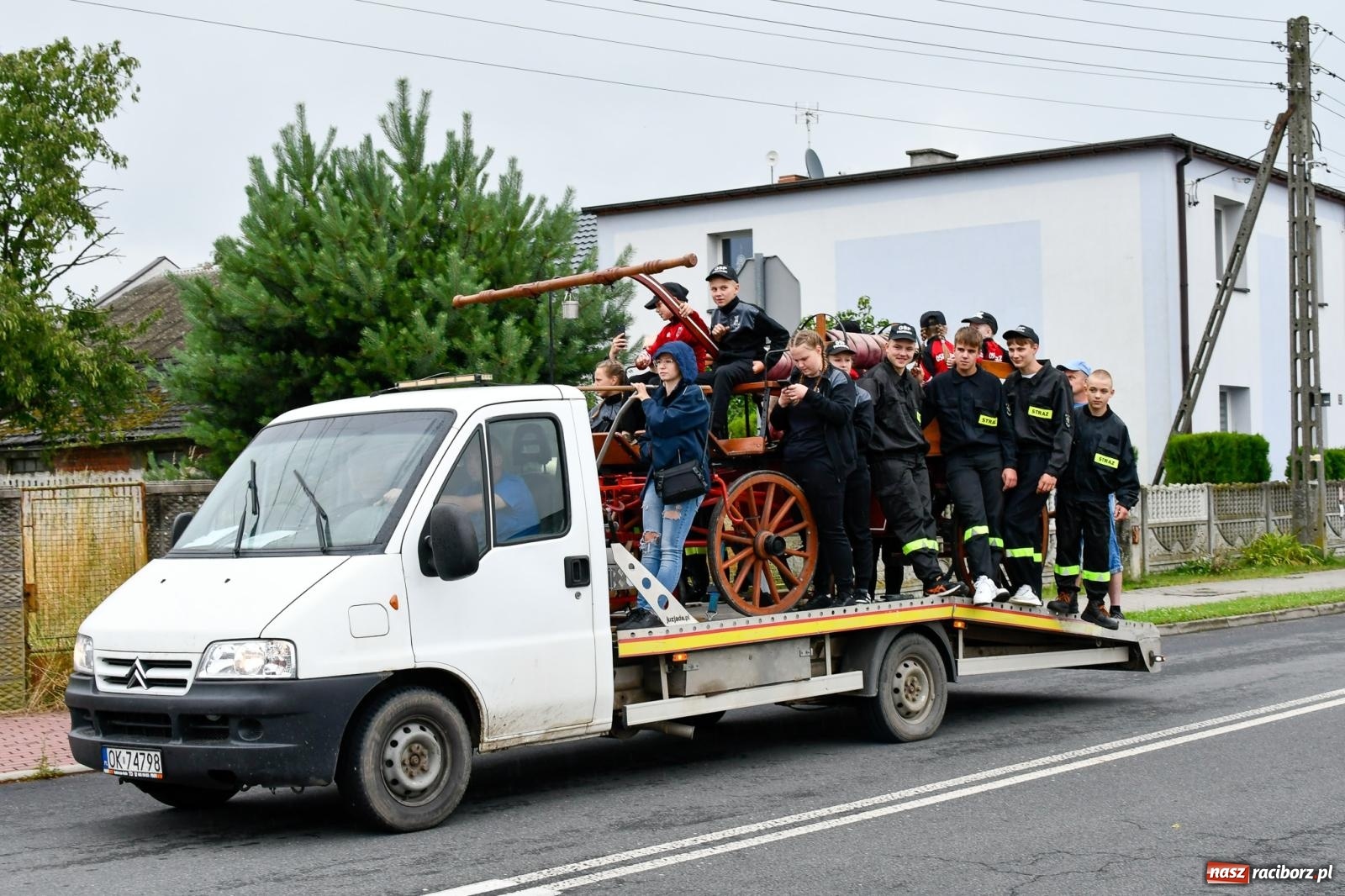 Zdjęcie w galerii na portalu naszraciborz.pl: Tworków z pucharem wójta Krzyżanowic na zawodach w Bieńkowicach wiadomości z regionu