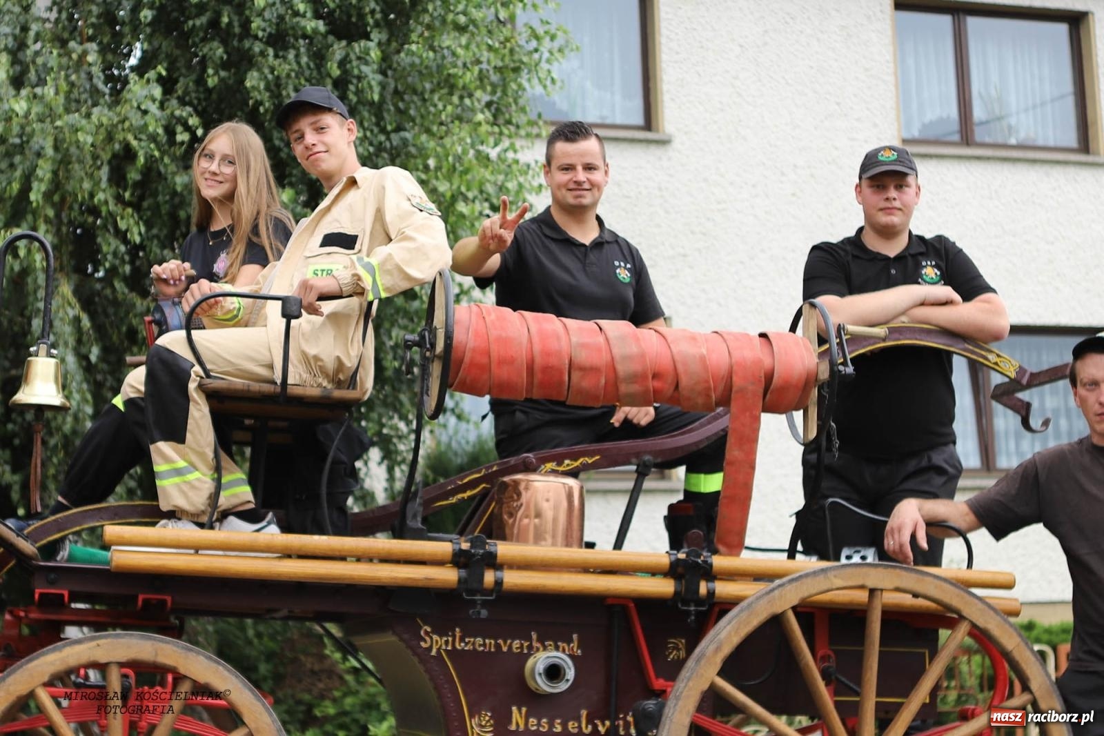 Zdjęcie w galerii na portalu naszraciborz.pl: Tworków z pucharem wójta Krzyżanowic na zawodach w Bieńkowicach wiadomości z regionu