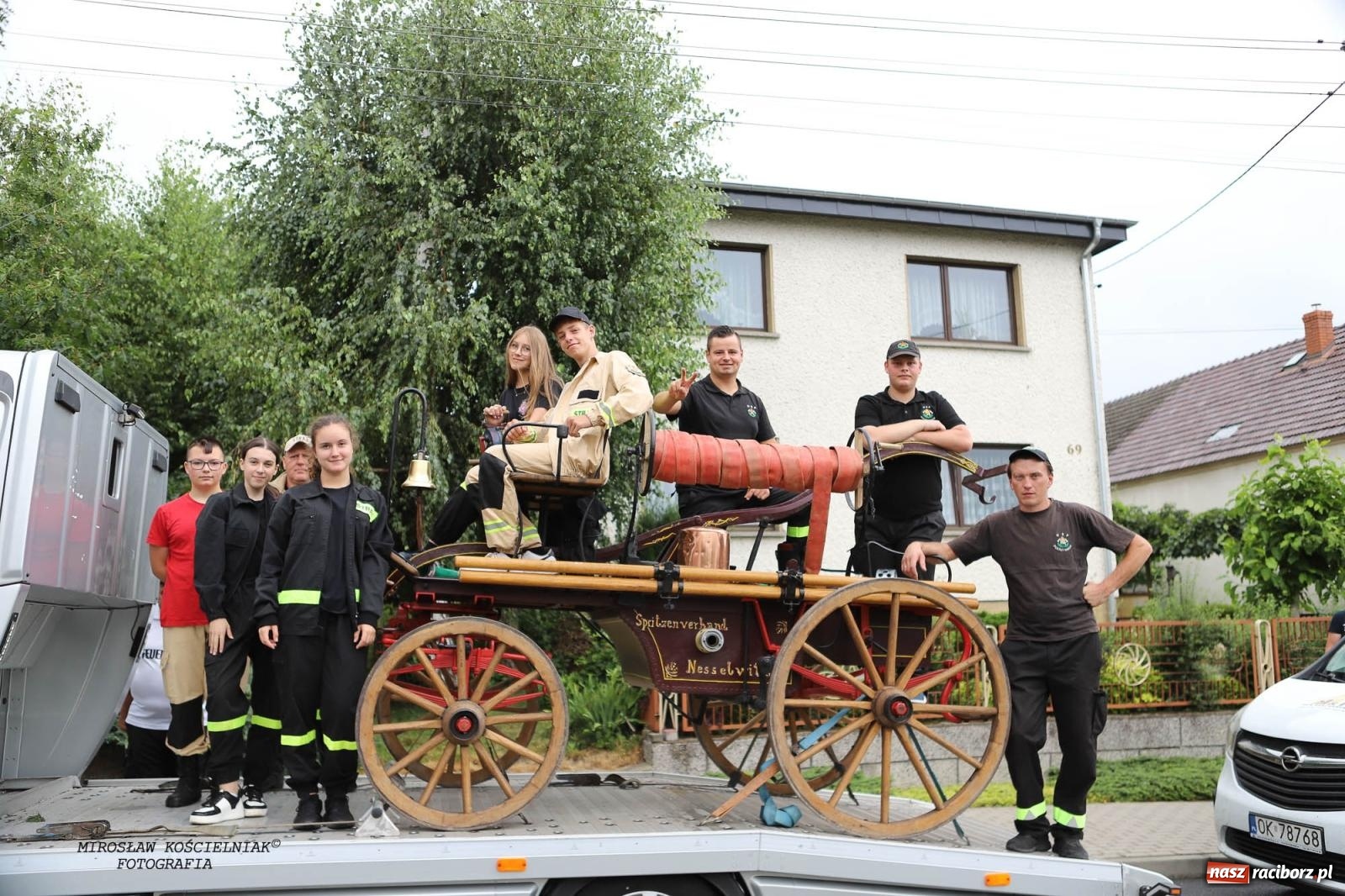 Zdjęcie w galerii na portalu naszraciborz.pl: Tworków z pucharem wójta Krzyżanowic na zawodach w Bieńkowicach wiadomości z regionu