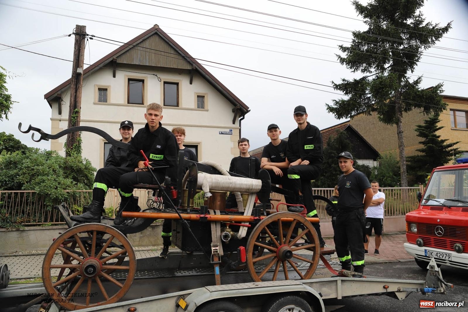 Zdjęcie w galerii na portalu naszraciborz.pl: Tworków z pucharem wójta Krzyżanowic na zawodach w Bieńkowicach wiadomości z regionu