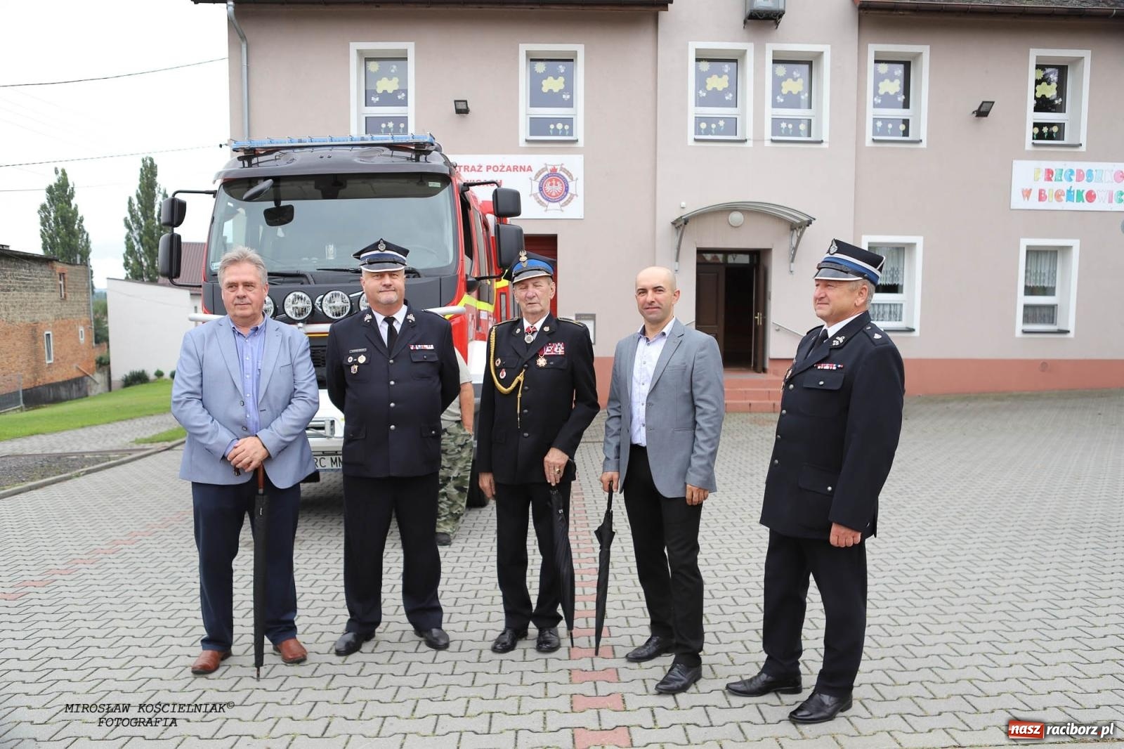 Zdjęcie w galerii na portalu naszraciborz.pl: Tworków z pucharem wójta Krzyżanowic na zawodach w Bieńkowicach wiadomości z regionu