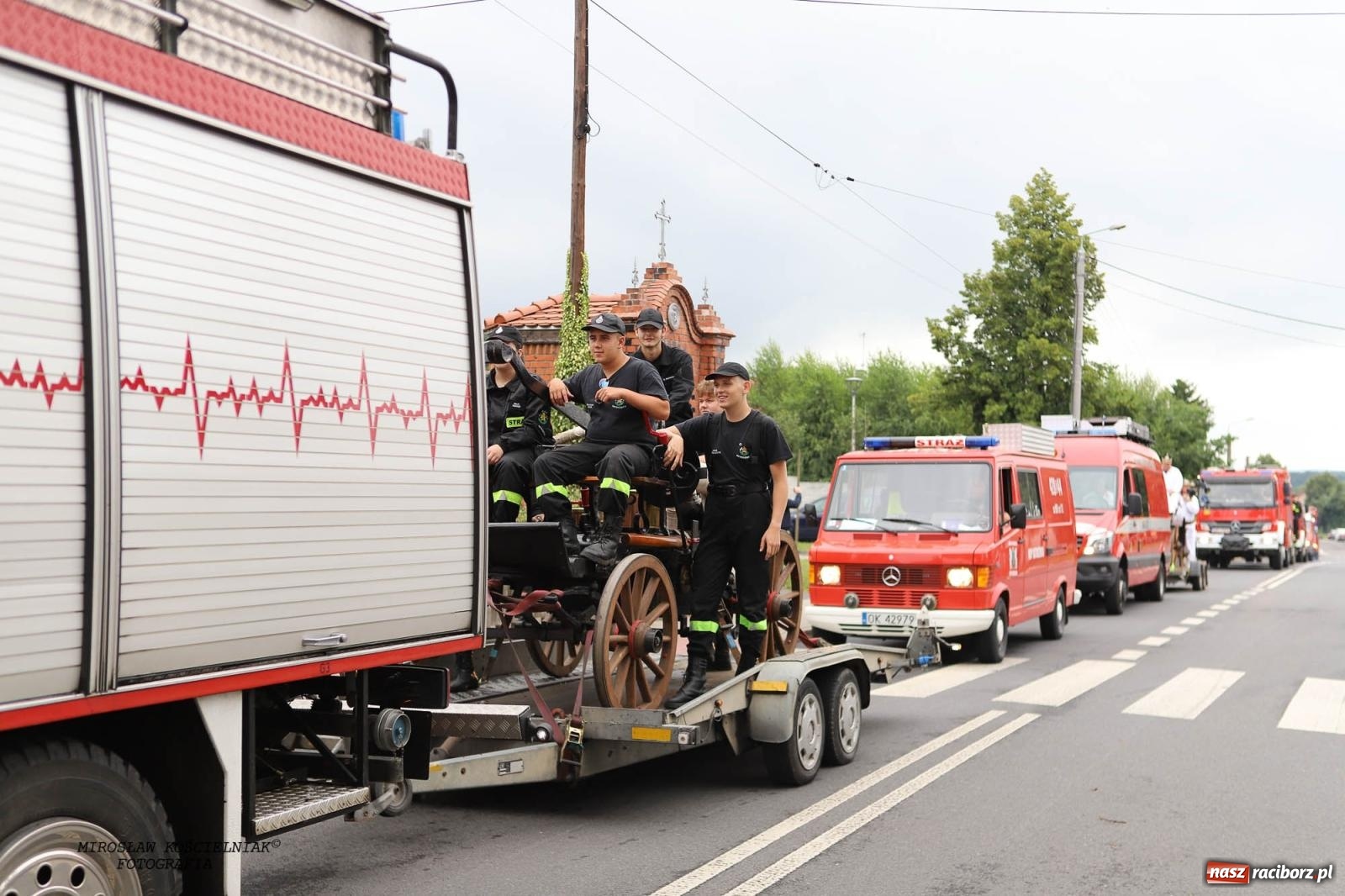 Zdjęcie w galerii na portalu naszraciborz.pl: Tworków z pucharem wójta Krzyżanowic na zawodach w Bieńkowicach wiadomości z regionu