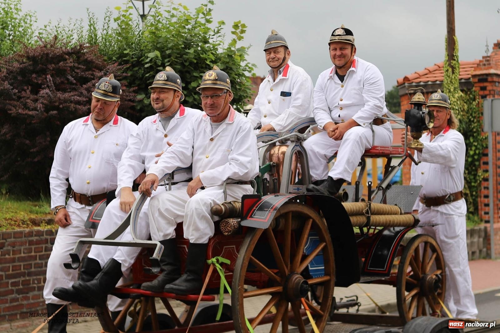 Zdjęcie w galerii na portalu naszraciborz.pl: Tworków z pucharem wójta Krzyżanowic na zawodach w Bieńkowicach wiadomości z regionu