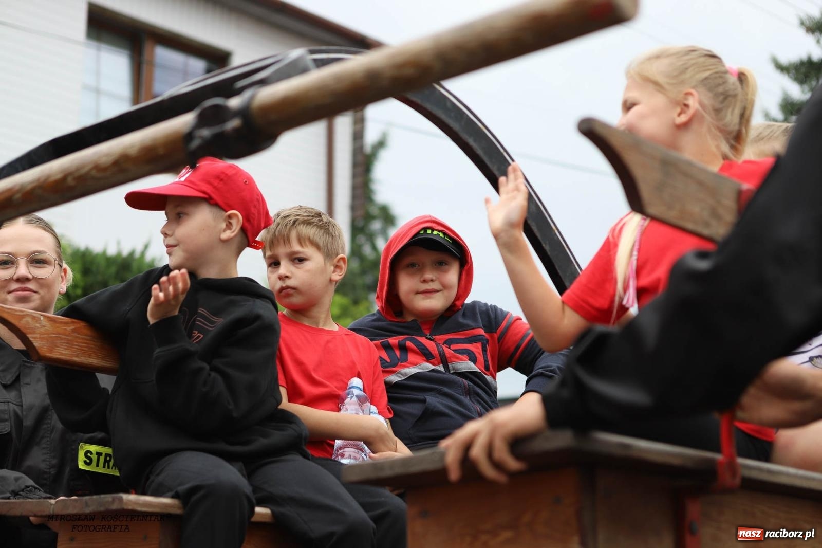 Zdjęcie w galerii na portalu naszraciborz.pl: Tworków z pucharem wójta Krzyżanowic na zawodach w Bieńkowicach wiadomości z regionu