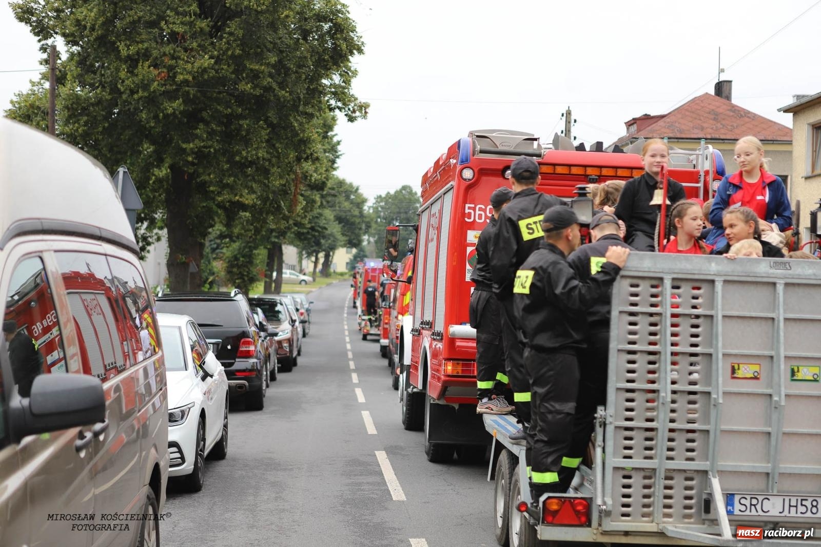 Zdjęcie w galerii na portalu naszraciborz.pl: Tworków z pucharem wójta Krzyżanowic na zawodach w Bieńkowicach wiadomości z regionu