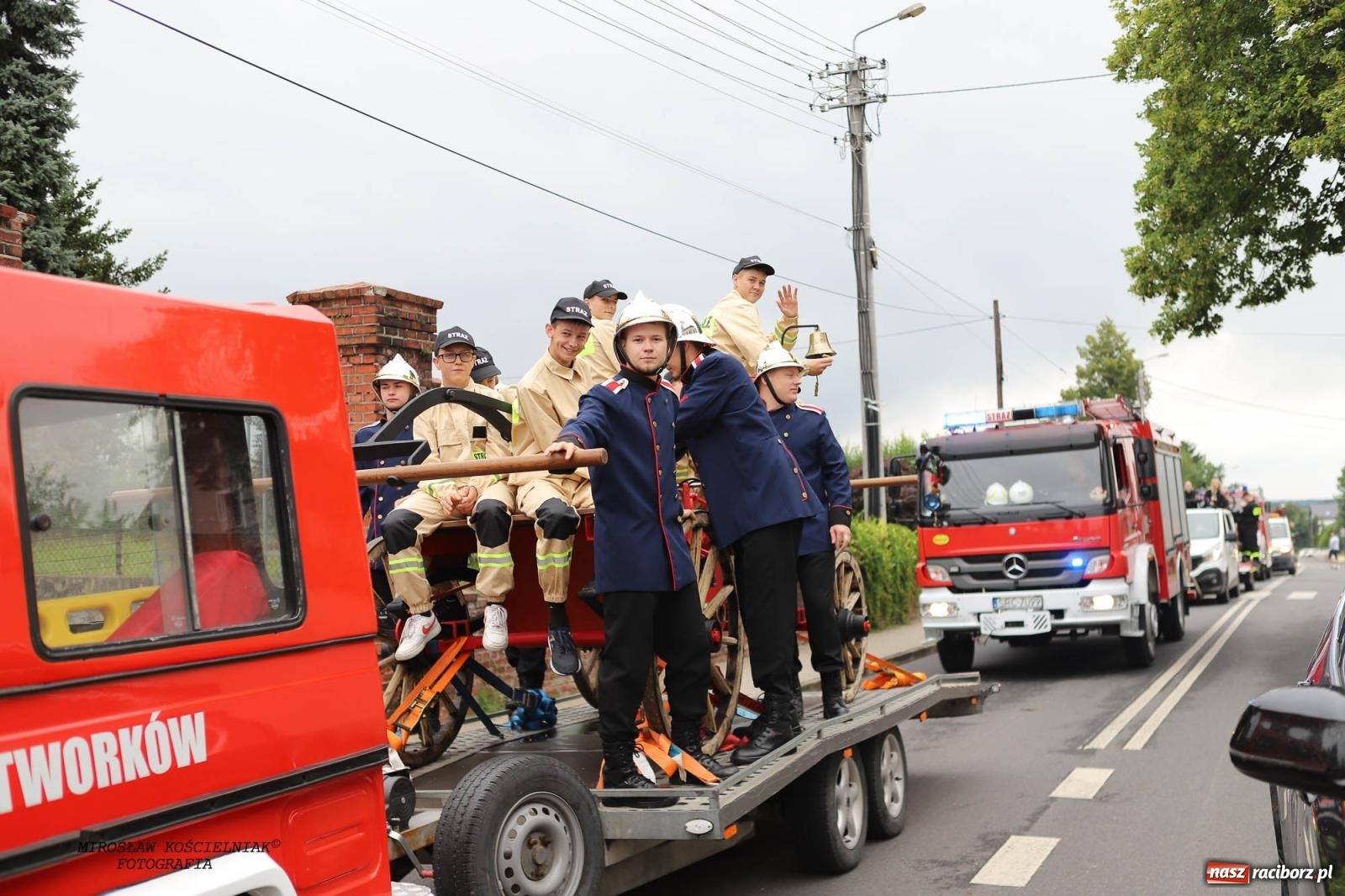 Zdjęcie w galerii na portalu naszraciborz.pl: Tworków z pucharem wójta Krzyżanowic na zawodach w Bieńkowicach wiadomości z regionu