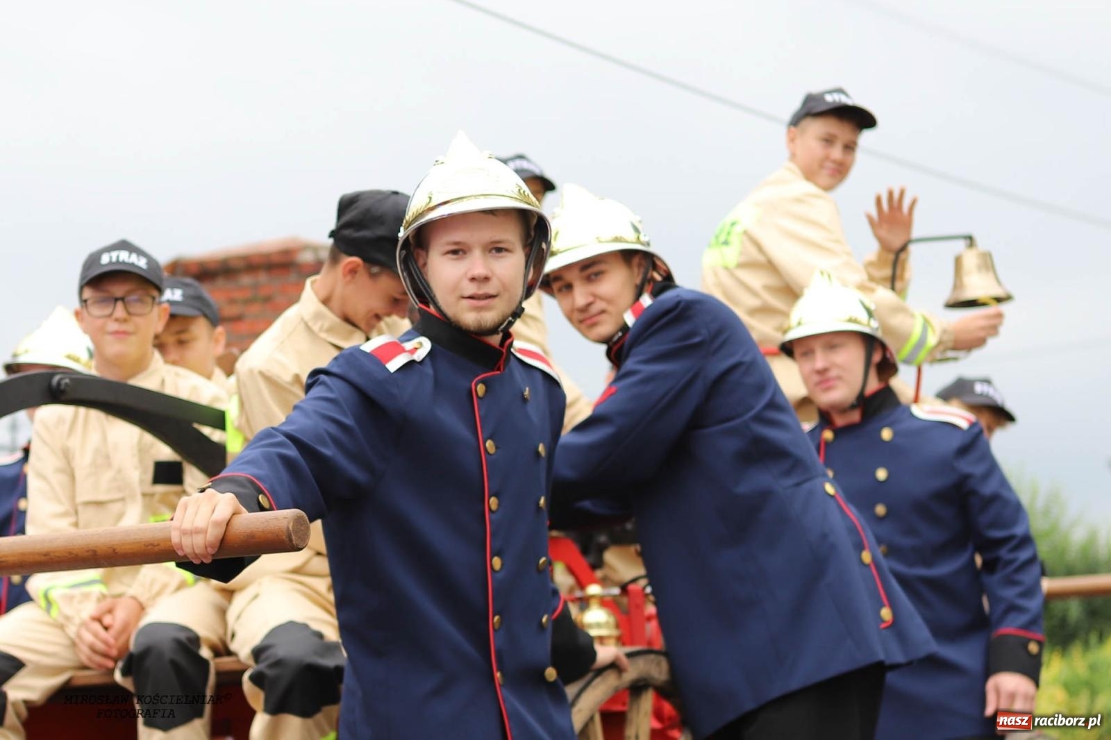 Zdjęcie w galerii na portalu naszraciborz.pl: Tworków z pucharem wójta Krzyżanowic na zawodach w Bieńkowicach wiadomości z regionu