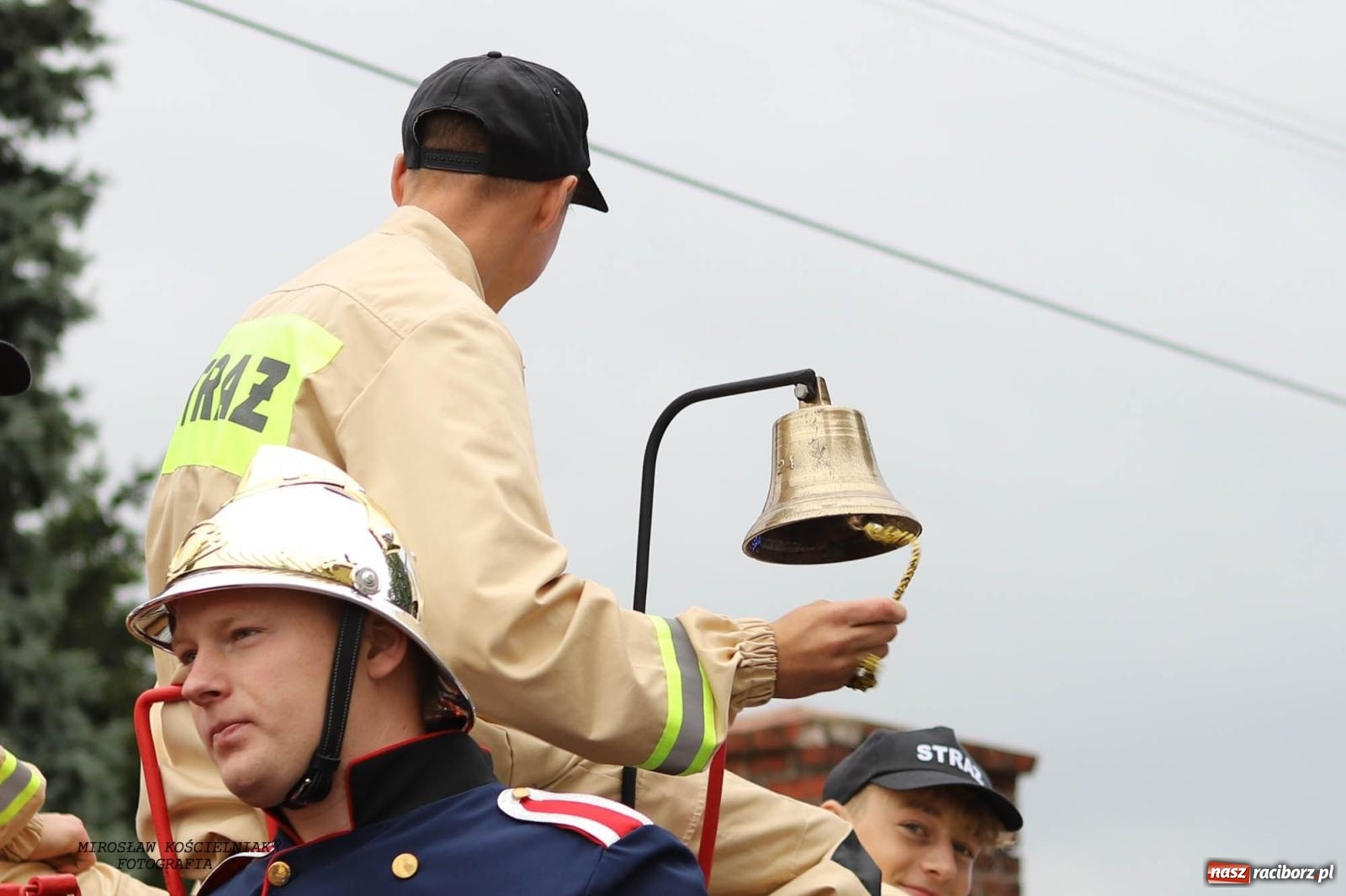 Zdjęcie w galerii na portalu naszraciborz.pl: Tworków z pucharem wójta Krzyżanowic na zawodach w Bieńkowicach wiadomości z regionu