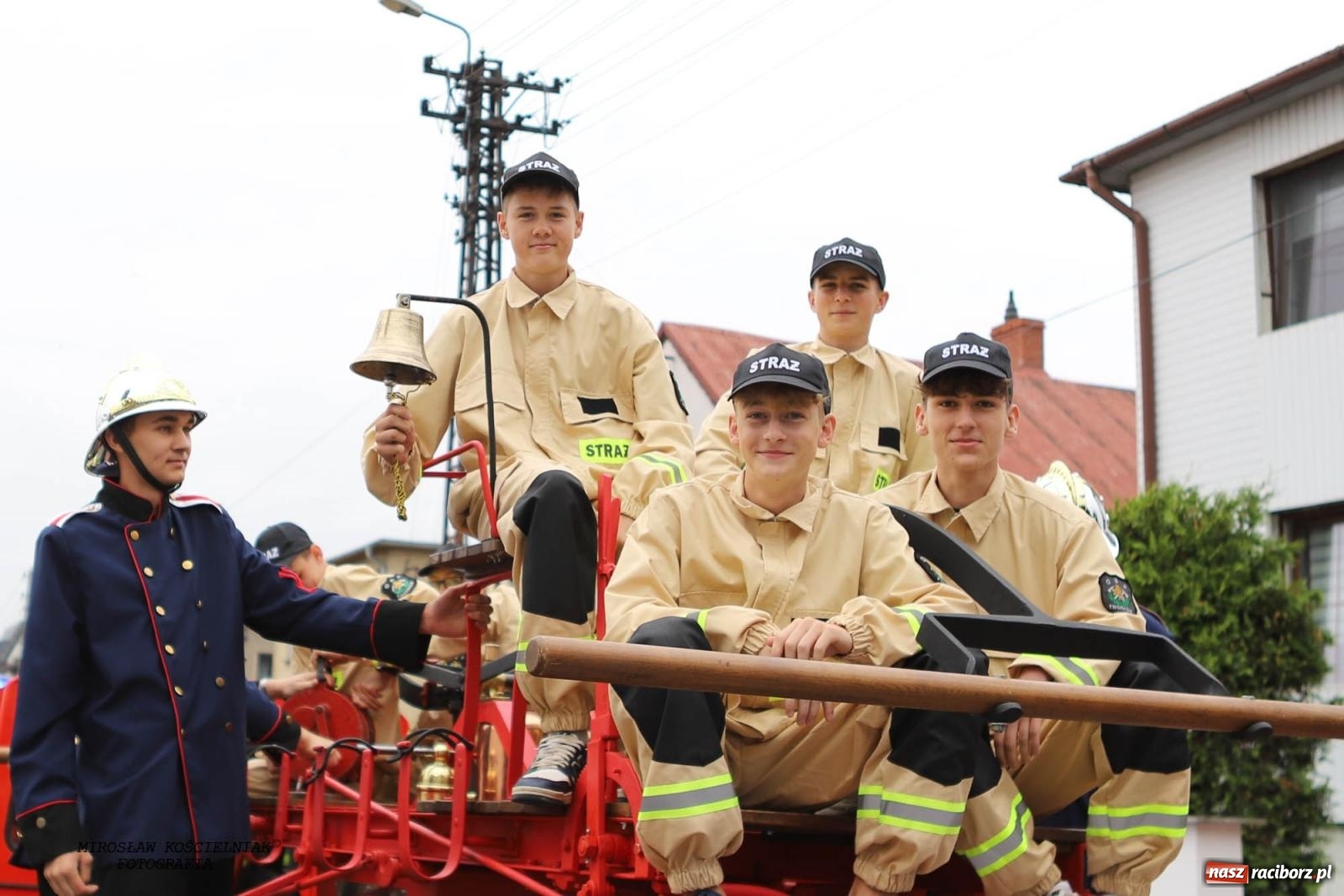 Zdjęcie w galerii na portalu naszraciborz.pl: Tworków z pucharem wójta Krzyżanowic na zawodach w Bieńkowicach wiadomości z regionu