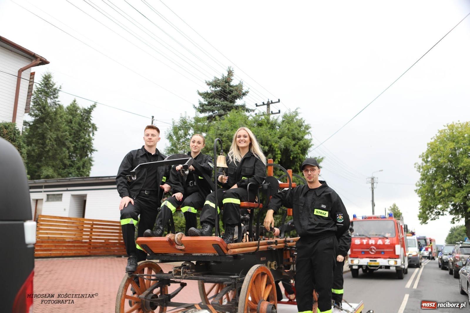 Zdjęcie w galerii na portalu naszraciborz.pl: Tworków z pucharem wójta Krzyżanowic na zawodach w Bieńkowicach wiadomości z regionu