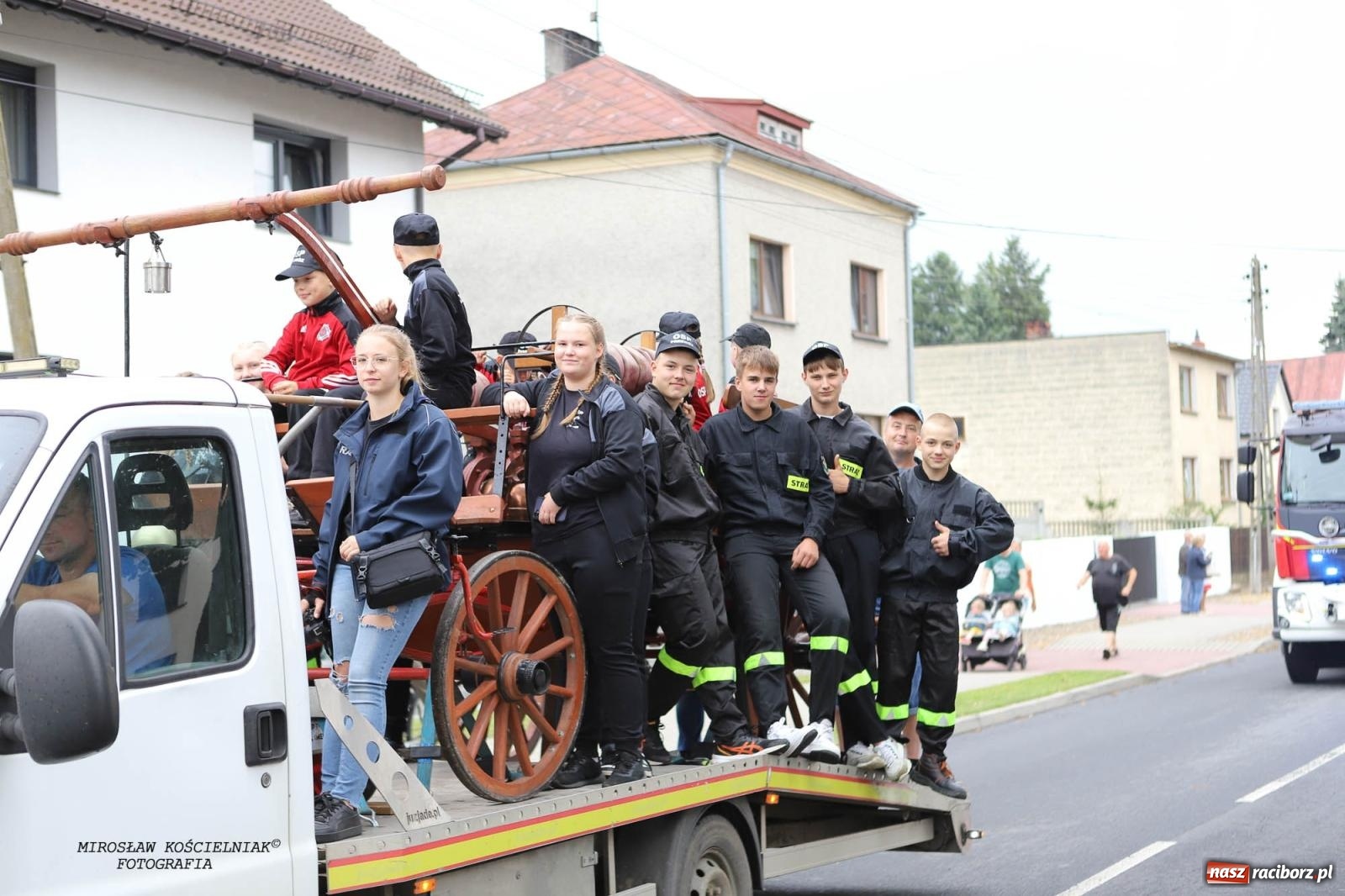 Zdjęcie w galerii na portalu naszraciborz.pl: Tworków z pucharem wójta Krzyżanowic na zawodach w Bieńkowicach wiadomości z regionu