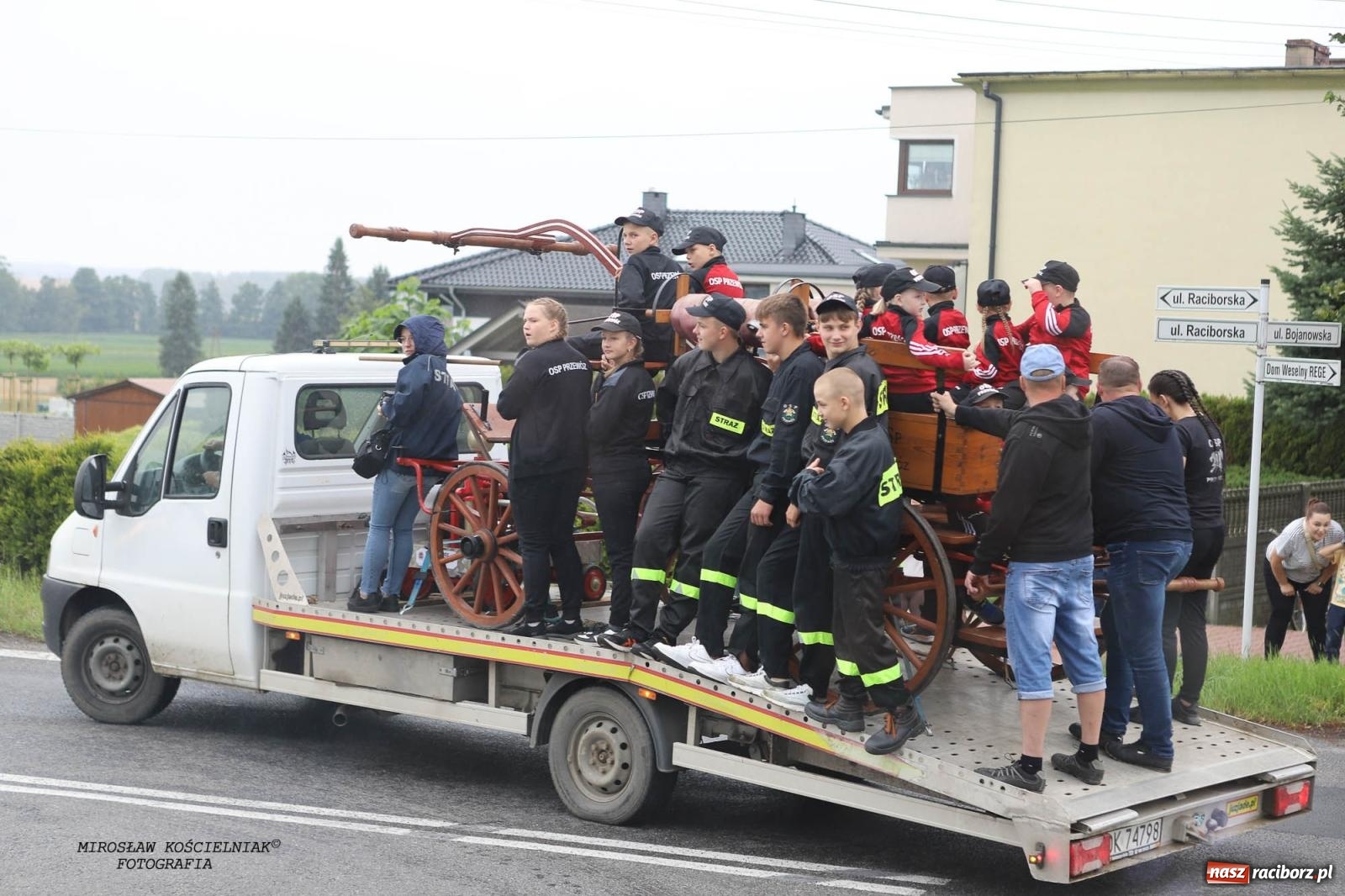 Zdjęcie w galerii na portalu naszraciborz.pl: Tworków z pucharem wójta Krzyżanowic na zawodach w Bieńkowicach wiadomości z regionu
