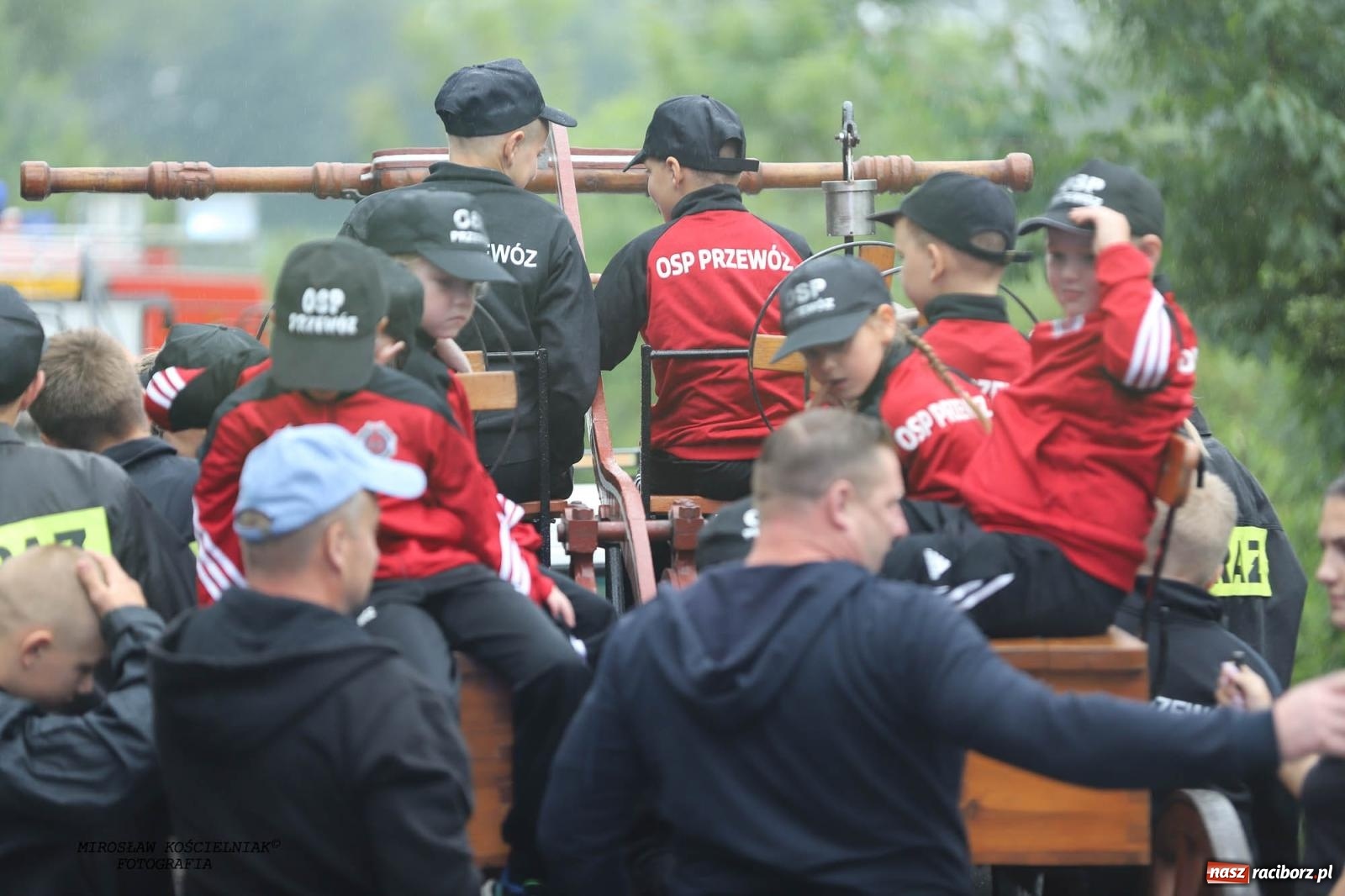 Zdjęcie w galerii na portalu naszraciborz.pl: Tworków z pucharem wójta Krzyżanowic na zawodach w Bieńkowicach wiadomości z regionu