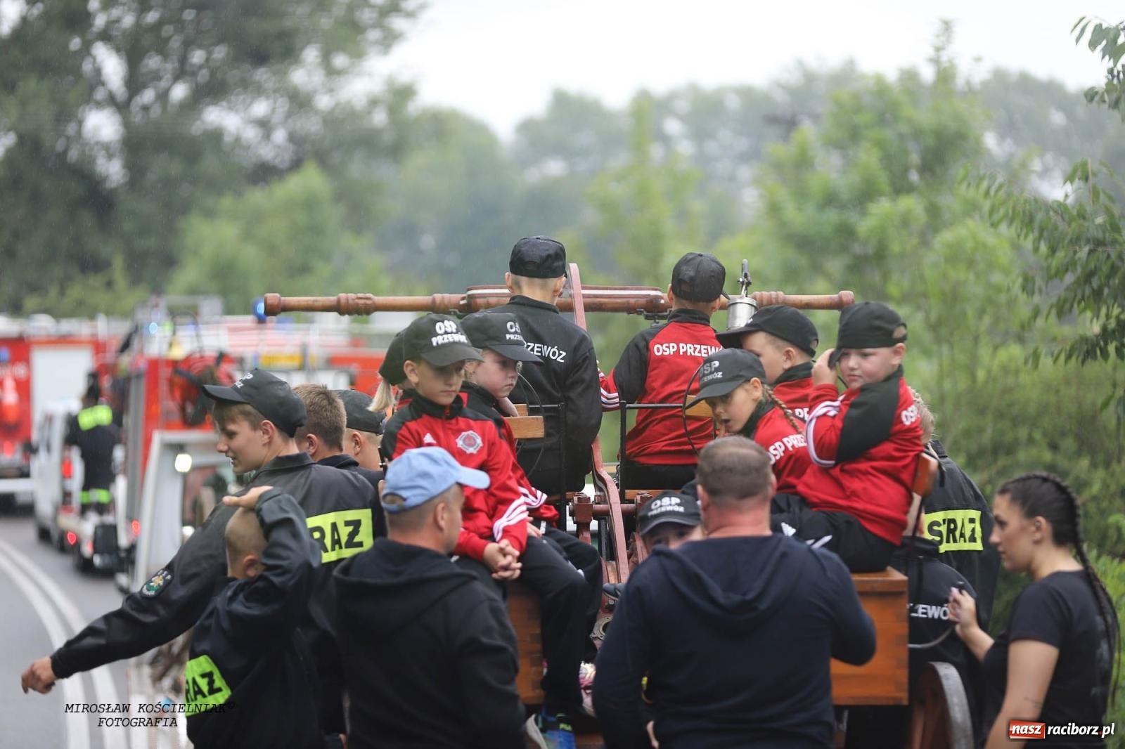 Zdjęcie w galerii na portalu naszraciborz.pl: Tworków z pucharem wójta Krzyżanowic na zawodach w Bieńkowicach wiadomości z regionu