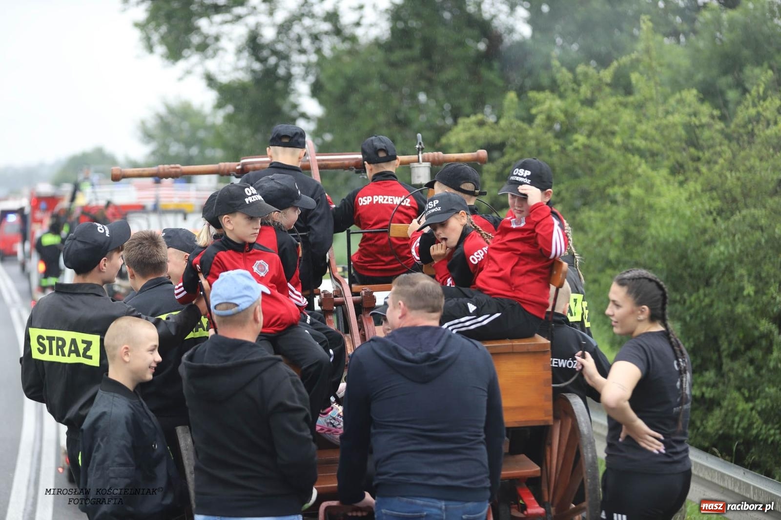 Zdjęcie w galerii na portalu naszraciborz.pl: Tworków z pucharem wójta Krzyżanowic na zawodach w Bieńkowicach wiadomości z regionu