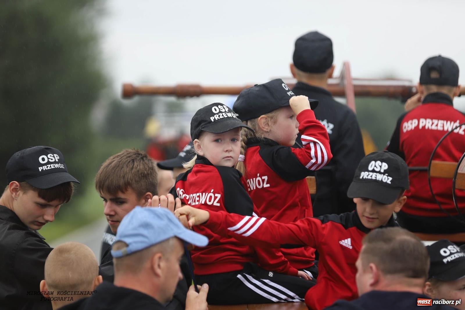 Zdjęcie w galerii na portalu naszraciborz.pl: Tworków z pucharem wójta Krzyżanowic na zawodach w Bieńkowicach wiadomości z regionu