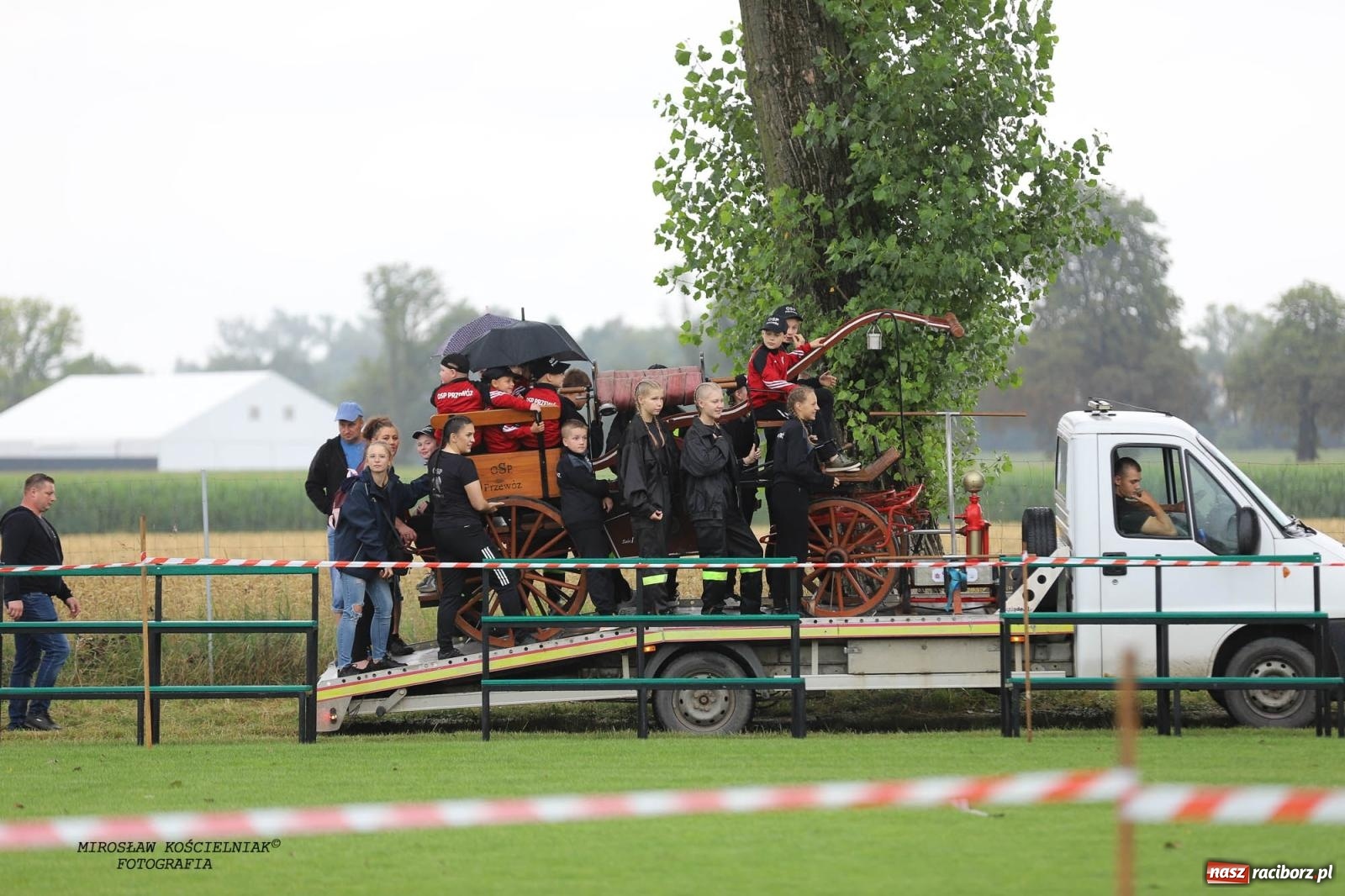 Zdjęcie w galerii na portalu naszraciborz.pl: Tworków z pucharem wójta Krzyżanowic na zawodach w Bieńkowicach wiadomości z regionu