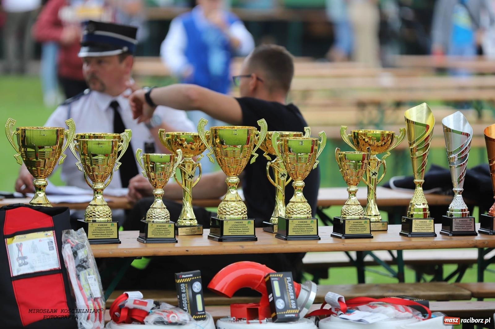 Zdjęcie w galerii na portalu naszraciborz.pl: Tworków z pucharem wójta Krzyżanowic na zawodach w Bieńkowicach wiadomości z regionu