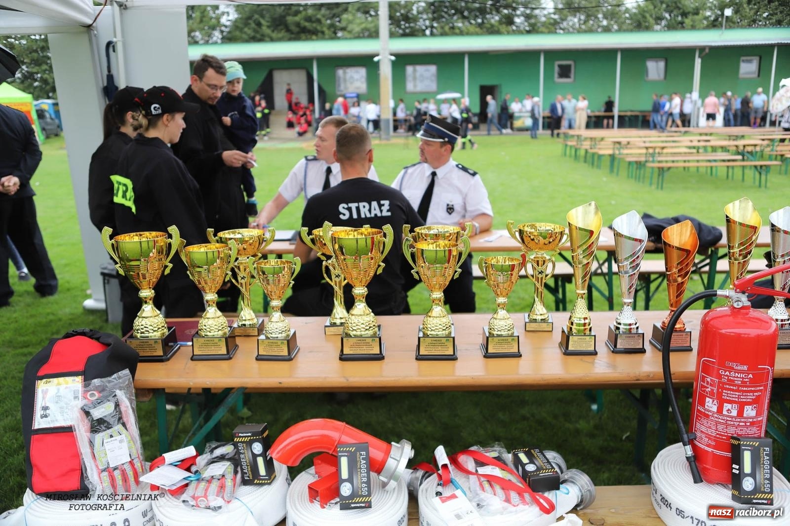 Zdjęcie w galerii na portalu naszraciborz.pl: Tworków z pucharem wójta Krzyżanowic na zawodach w Bieńkowicach wiadomości z regionu