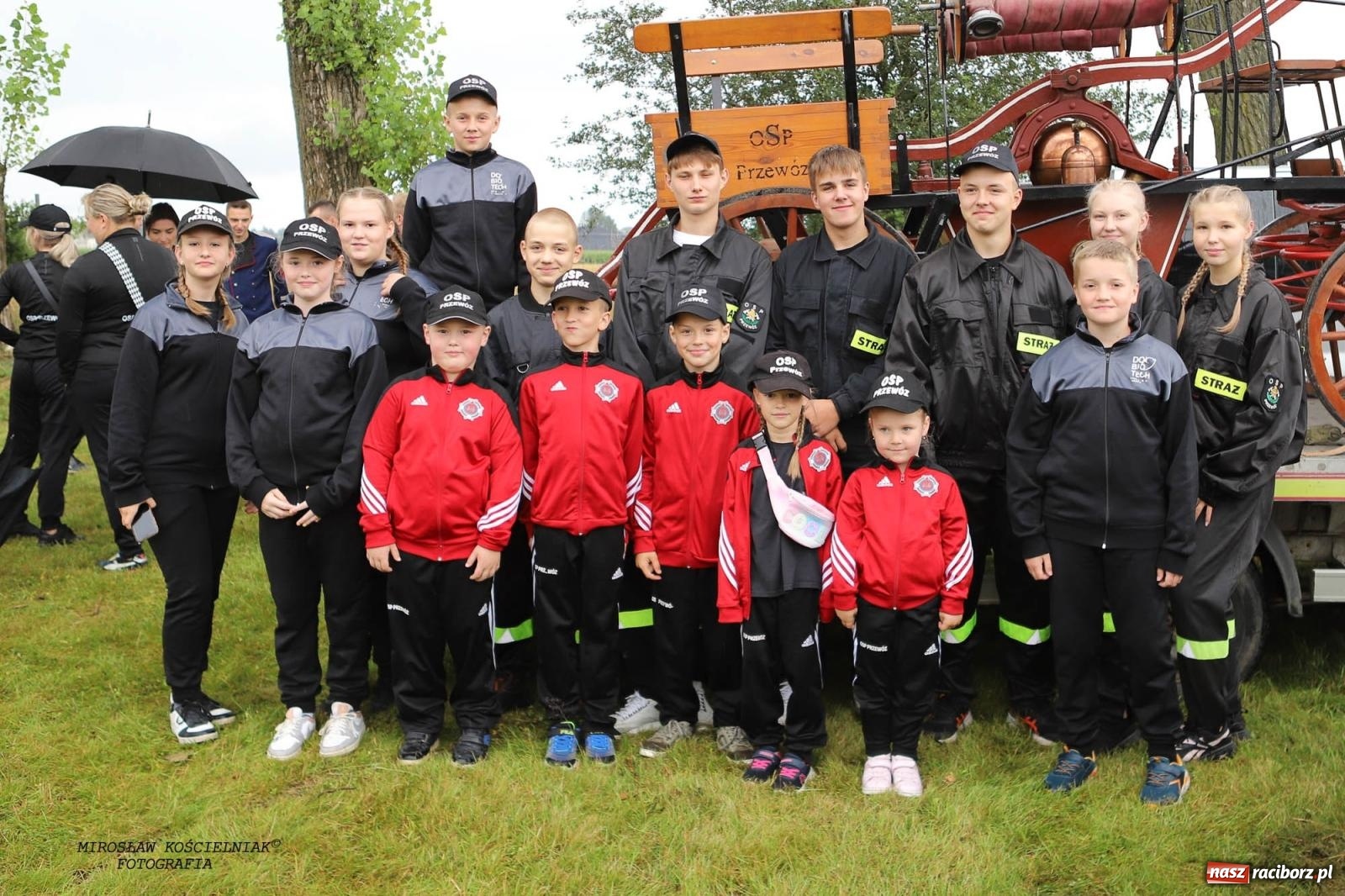 Zdjęcie w galerii na portalu naszraciborz.pl: Tworków z pucharem wójta Krzyżanowic na zawodach w Bieńkowicach wiadomości z regionu