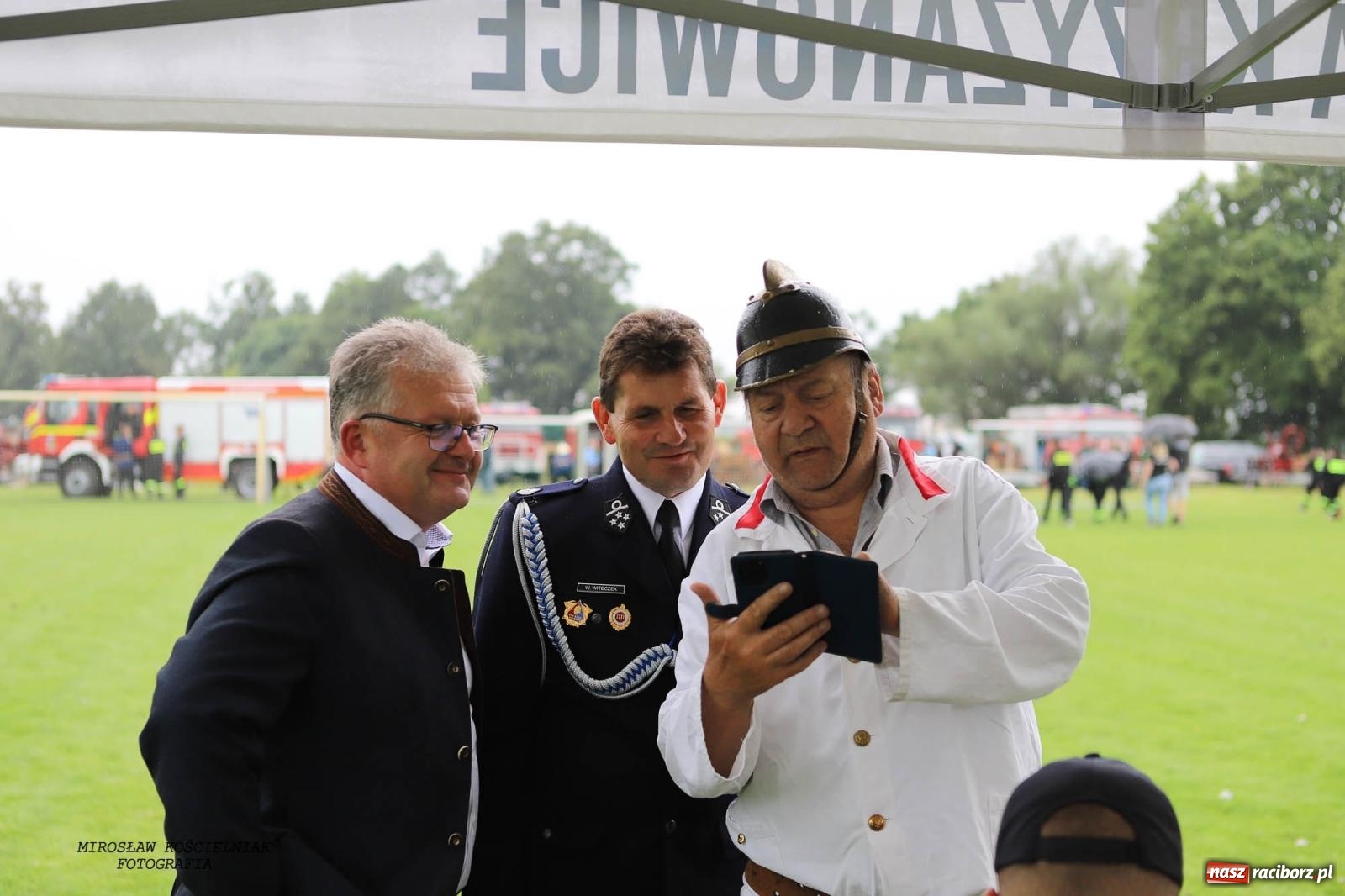Zdjęcie w galerii na portalu naszraciborz.pl: Tworków z pucharem wójta Krzyżanowic na zawodach w Bieńkowicach wiadomości z regionu