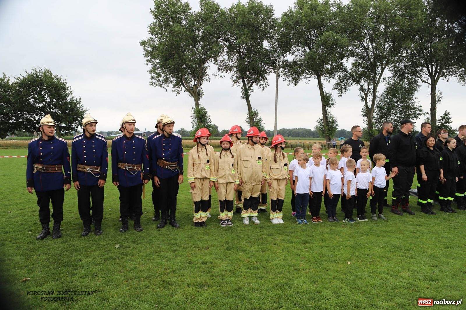 Zdjęcie w galerii na portalu naszraciborz.pl: Tworków z pucharem wójta Krzyżanowic na zawodach w Bieńkowicach wiadomości z regionu