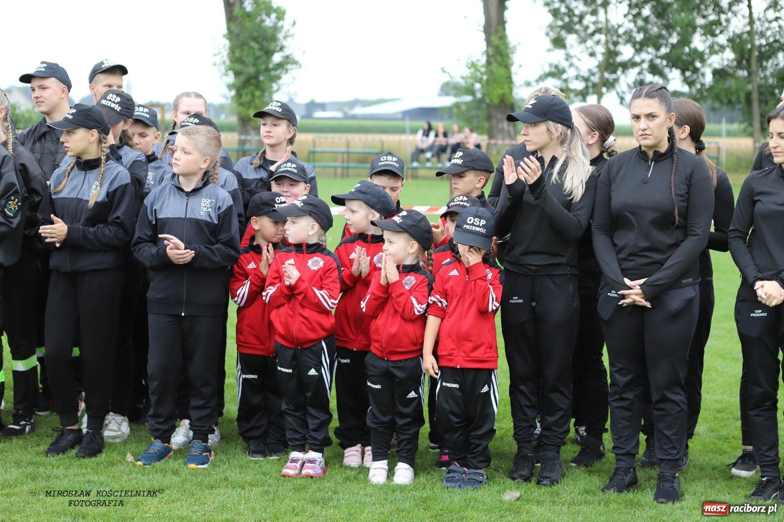Zdjęcie w galerii na portalu naszraciborz.pl: Tworków z pucharem wójta Krzyżanowic na zawodach w Bieńkowicach wiadomości z regionu