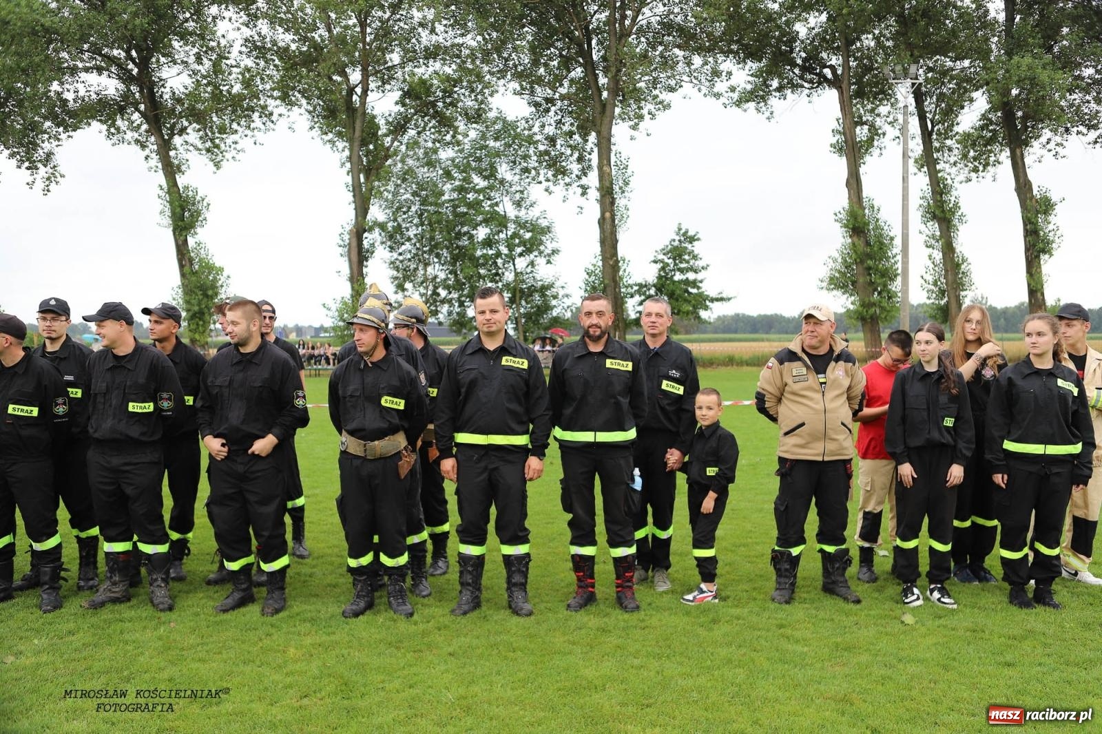 Zdjęcie w galerii na portalu naszraciborz.pl: Tworków z pucharem wójta Krzyżanowic na zawodach w Bieńkowicach wiadomości z regionu