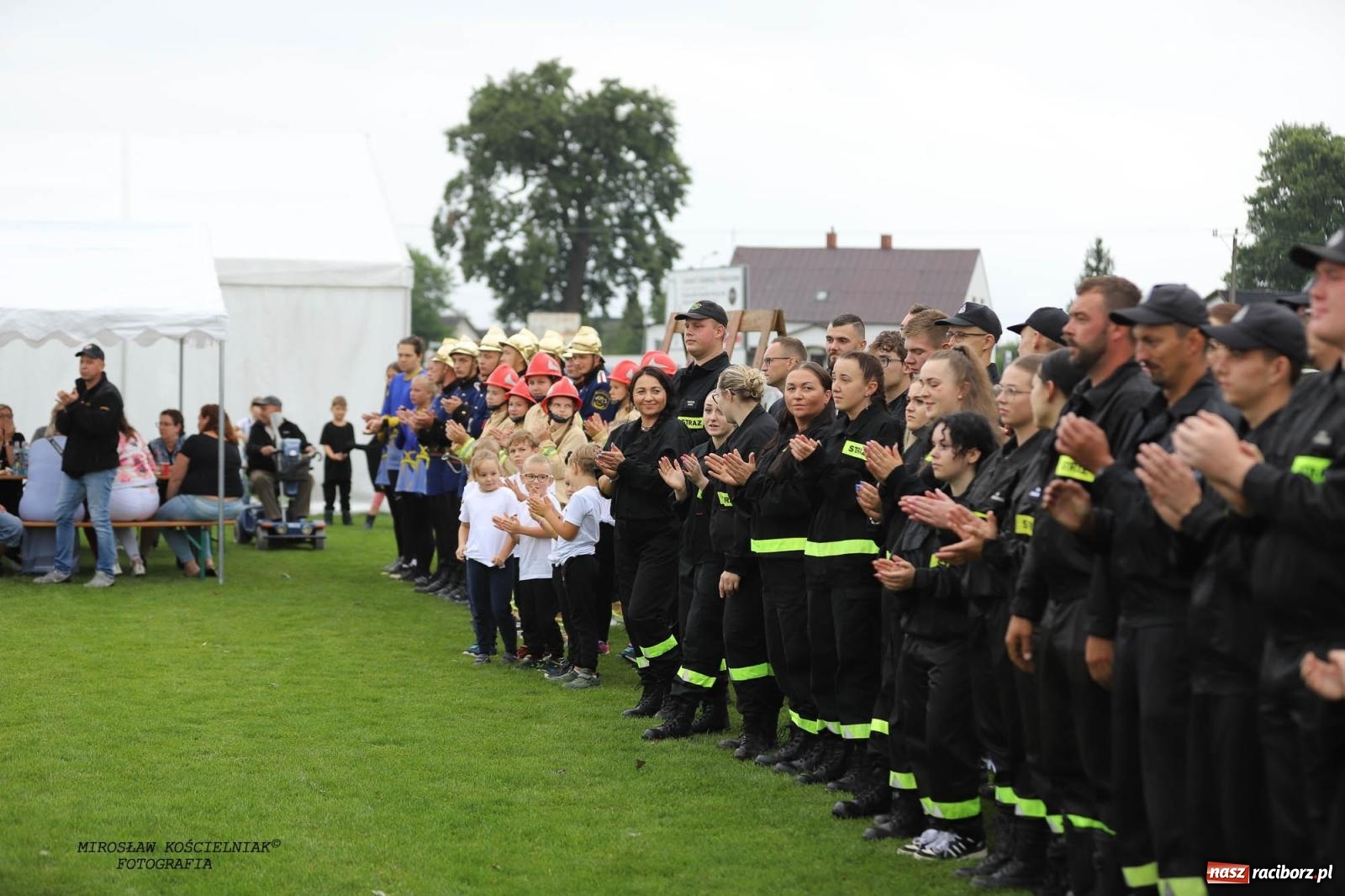 Zdjęcie w galerii na portalu naszraciborz.pl: Tworków z pucharem wójta Krzyżanowic na zawodach w Bieńkowicach wiadomości z regionu