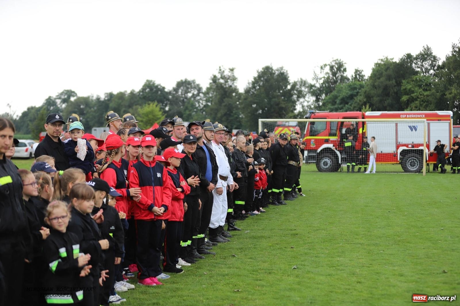 Zdjęcie w galerii na portalu naszraciborz.pl: Tworków z pucharem wójta Krzyżanowic na zawodach w Bieńkowicach wiadomości z regionu