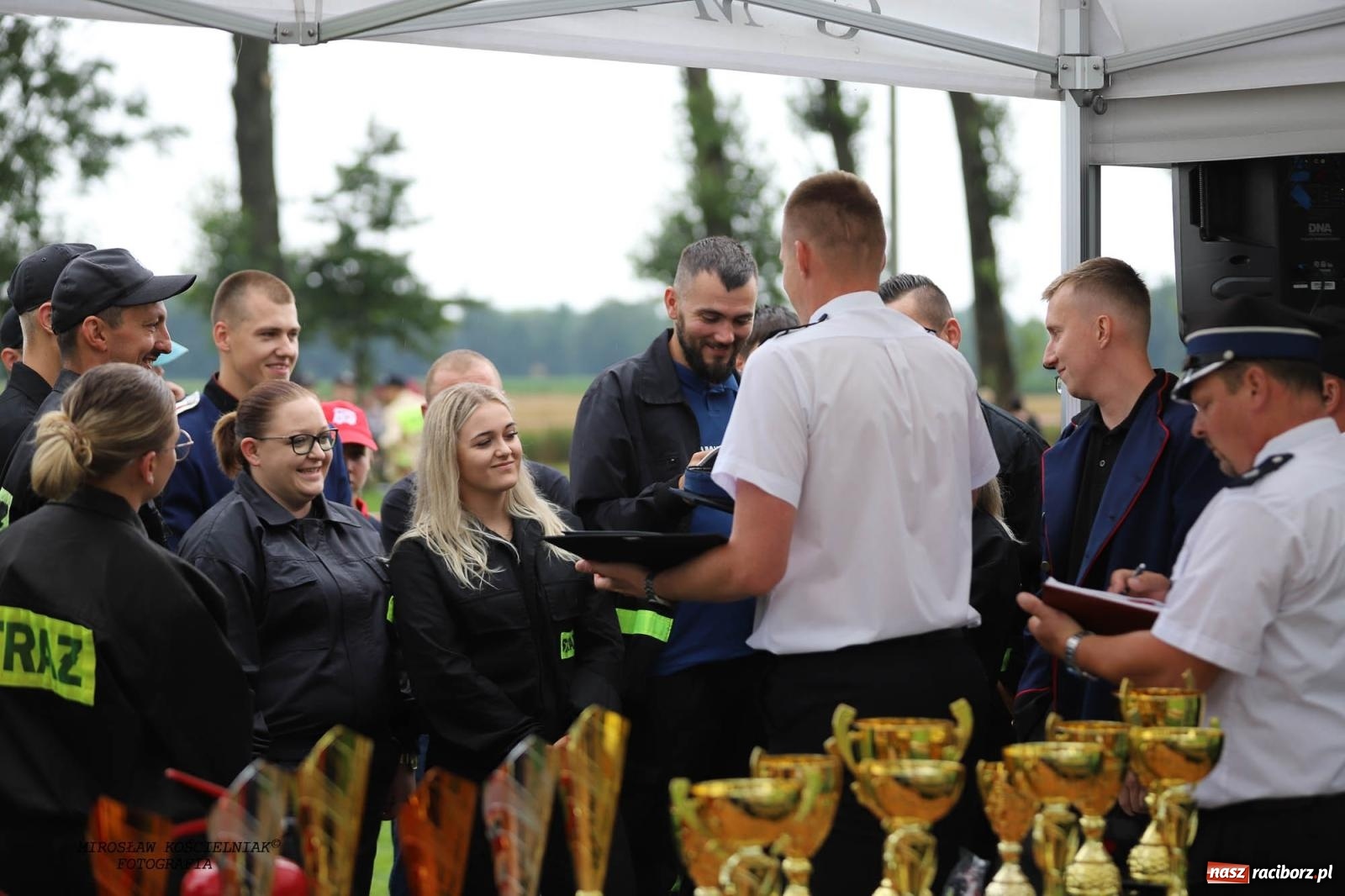 Zdjęcie w galerii na portalu naszraciborz.pl: Tworków z pucharem wójta Krzyżanowic na zawodach w Bieńkowicach wiadomości z regionu
